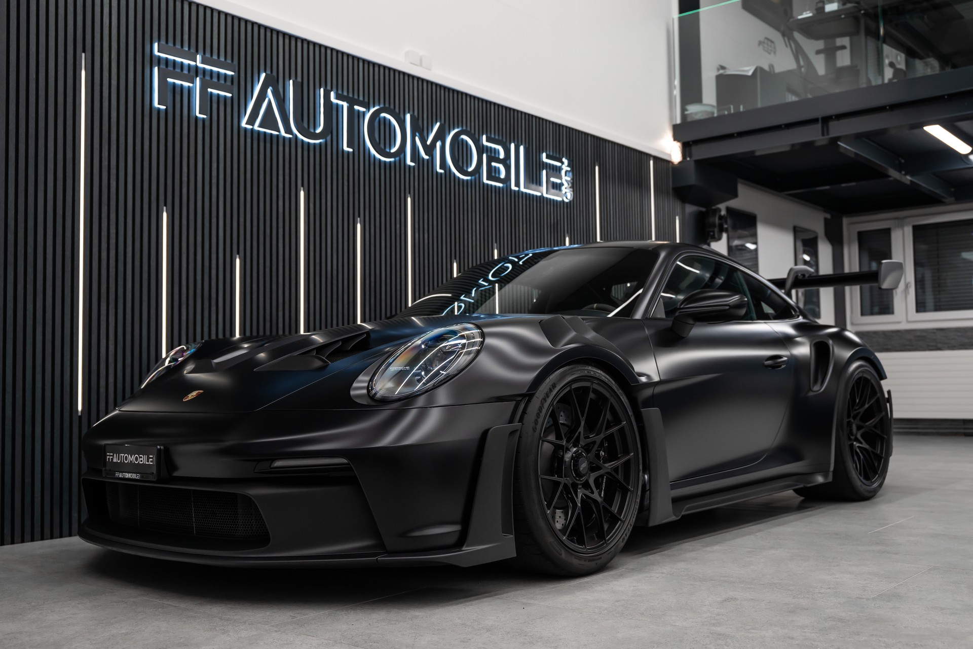 PORSCHE 911 GT3 RS / CH-FAHRZEUG / CAPRISTO / PPF SCHWARZ-MATT-showroom-element-2