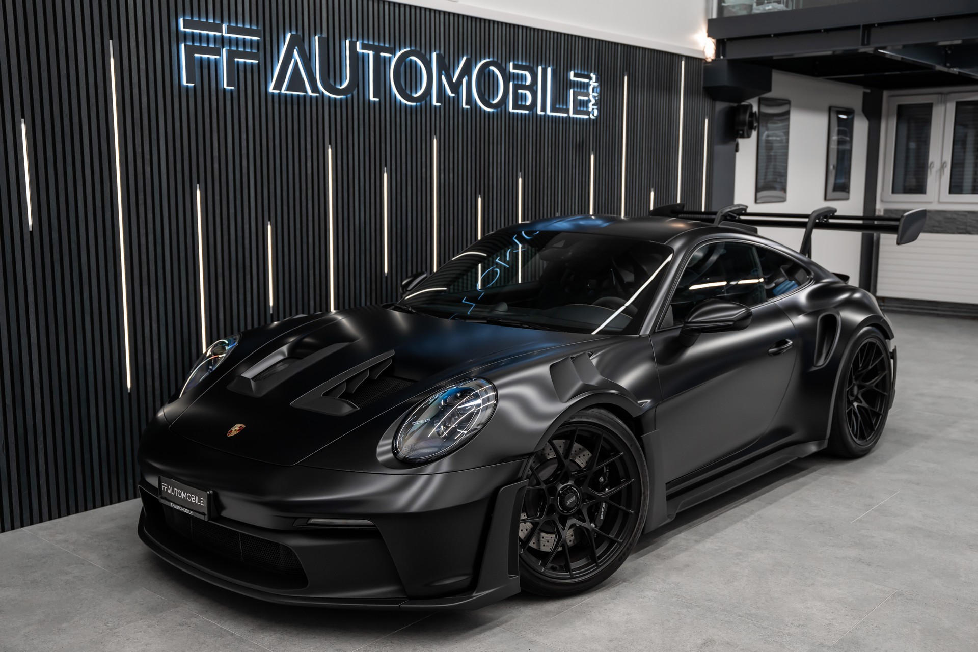 PORSCHE 911 GT3 RS / CH-FAHRZEUG / CAPRISTO / PPF SCHWARZ-MATT-showroom-element-1