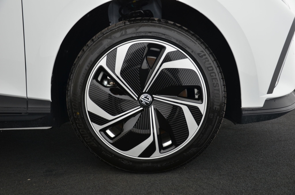 MG 4 EV 64kWh Premium Facelift-image-9