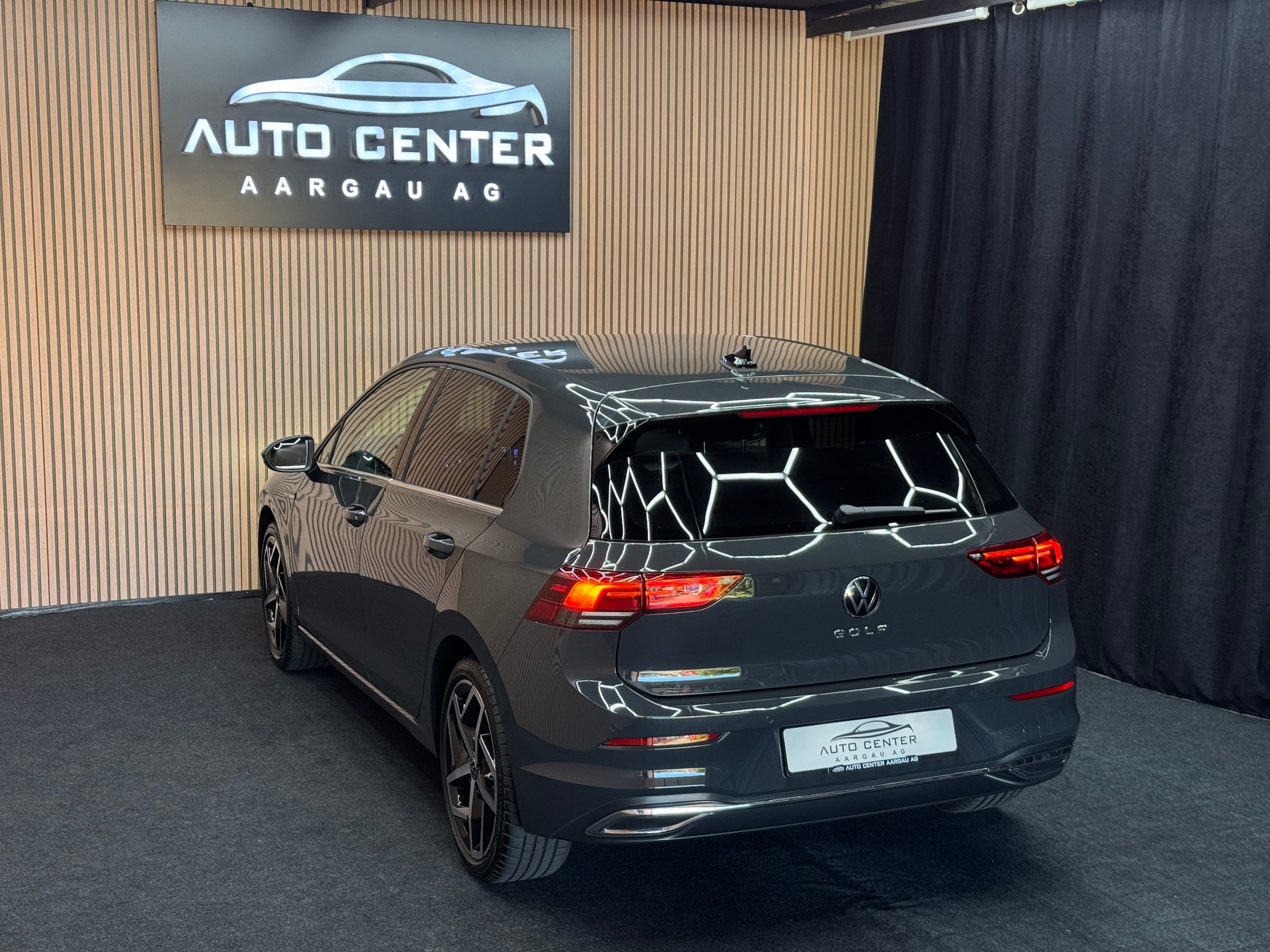 VW Golf VIII 2.0 TDI Style DSG *ab CHF 249.-/ Monat*-showroom-element-2