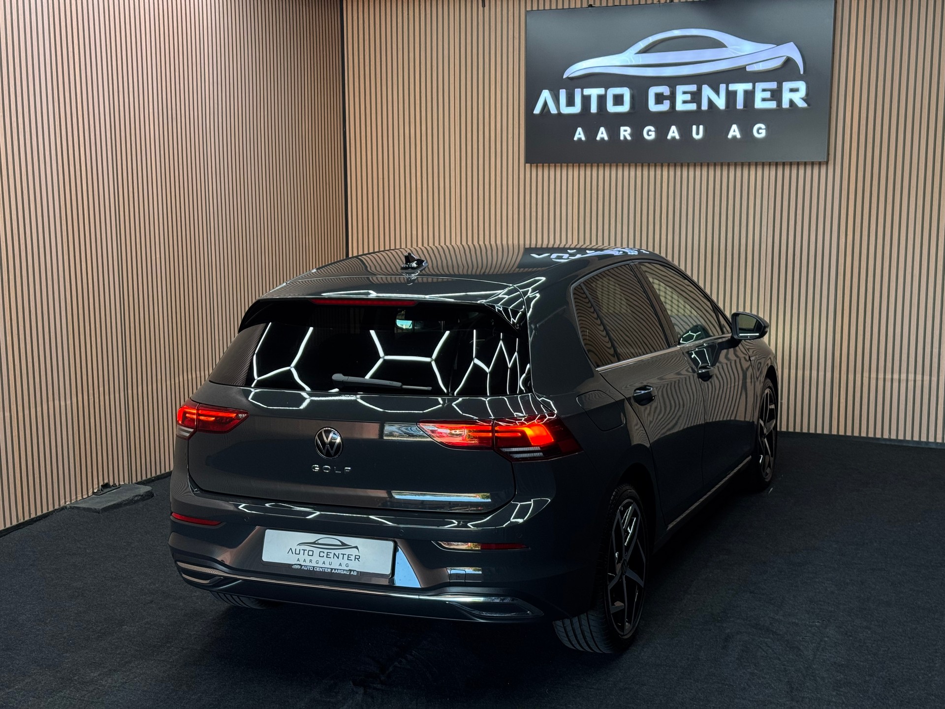 VW Golf VIII 2.0 TDI Style DSG *ab CHF 249.-/ Monat*-showroom-element-3