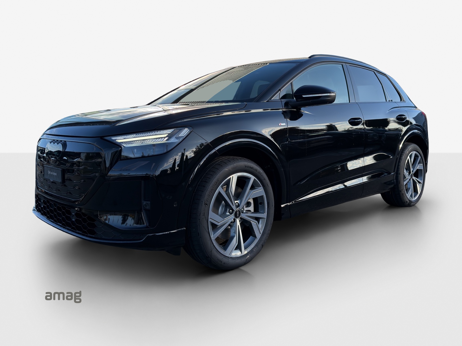 AUDI Q4 e-tron SUV quattro performance Swiss Ski