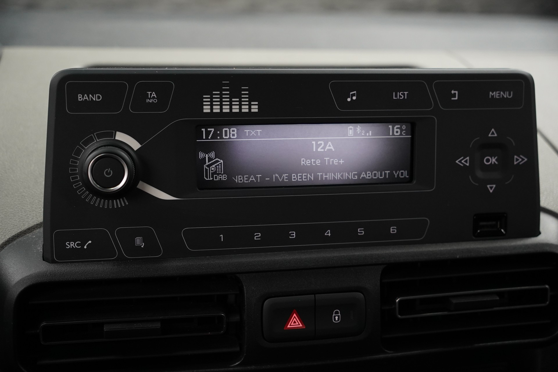 PEUGEOT Rifter 1.2 PureTech Active-image-23