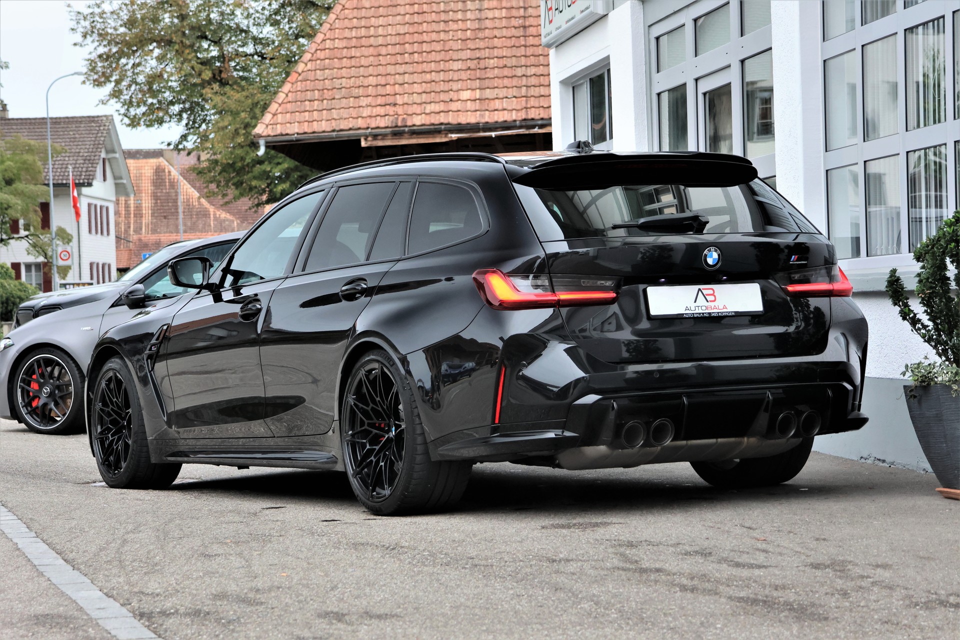 BMW M3 Touring xDrive Competition M-showroom-element-2