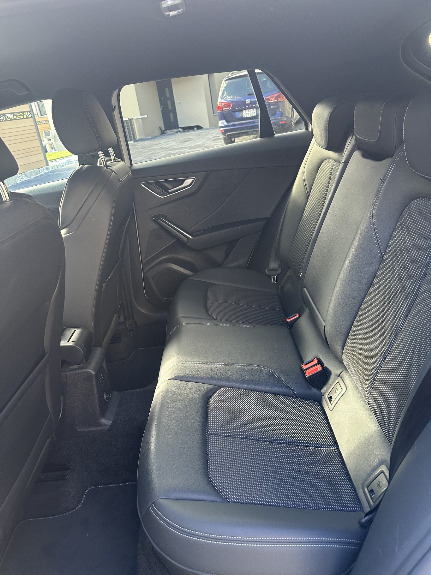 AUDI 2.0 40 TFSI Advanced Attraction quattro S-Tronic-image-7