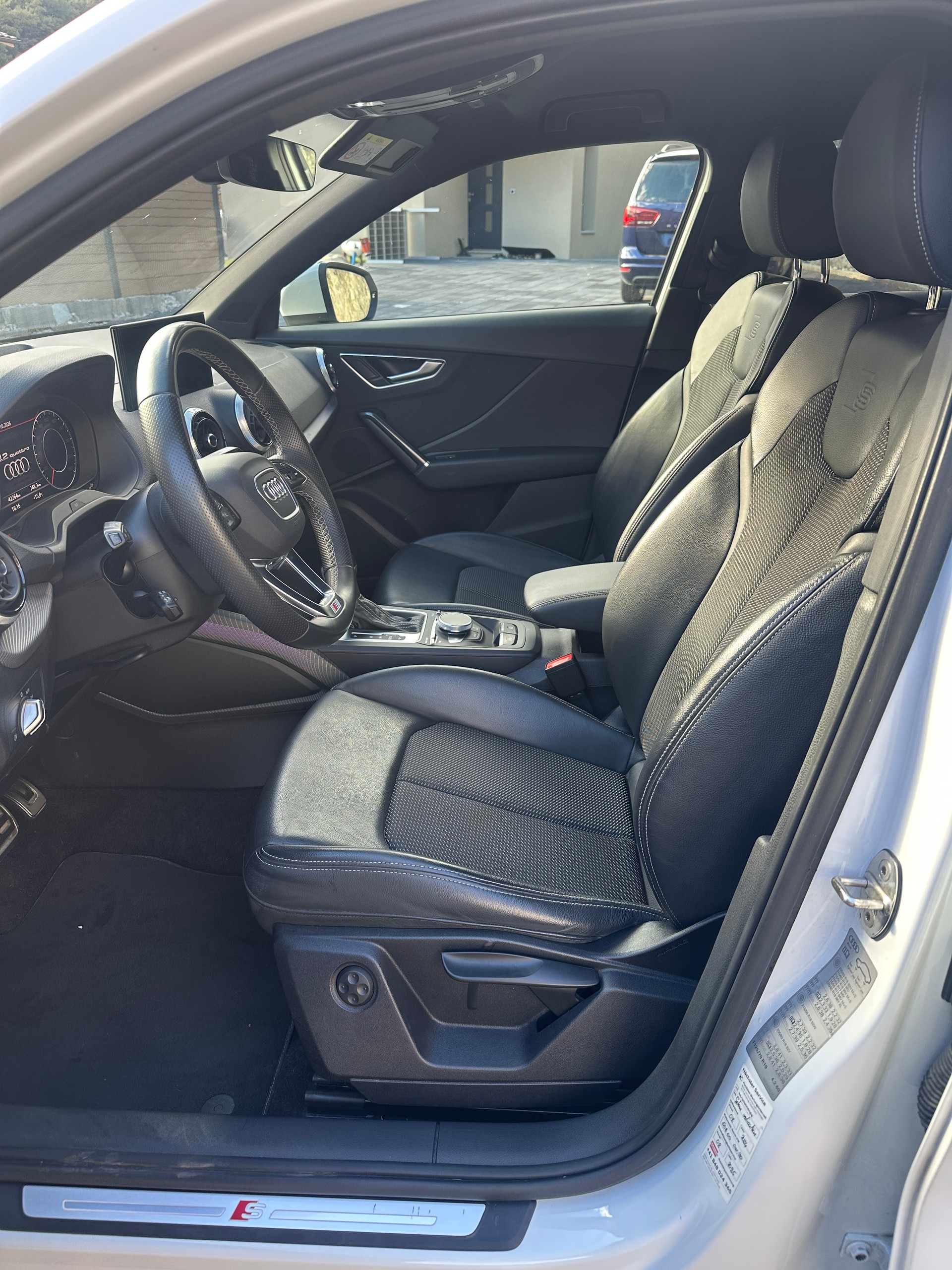 AUDI 2.0 40 TFSI Advanced Attraction quattro S-Tronic-image-6