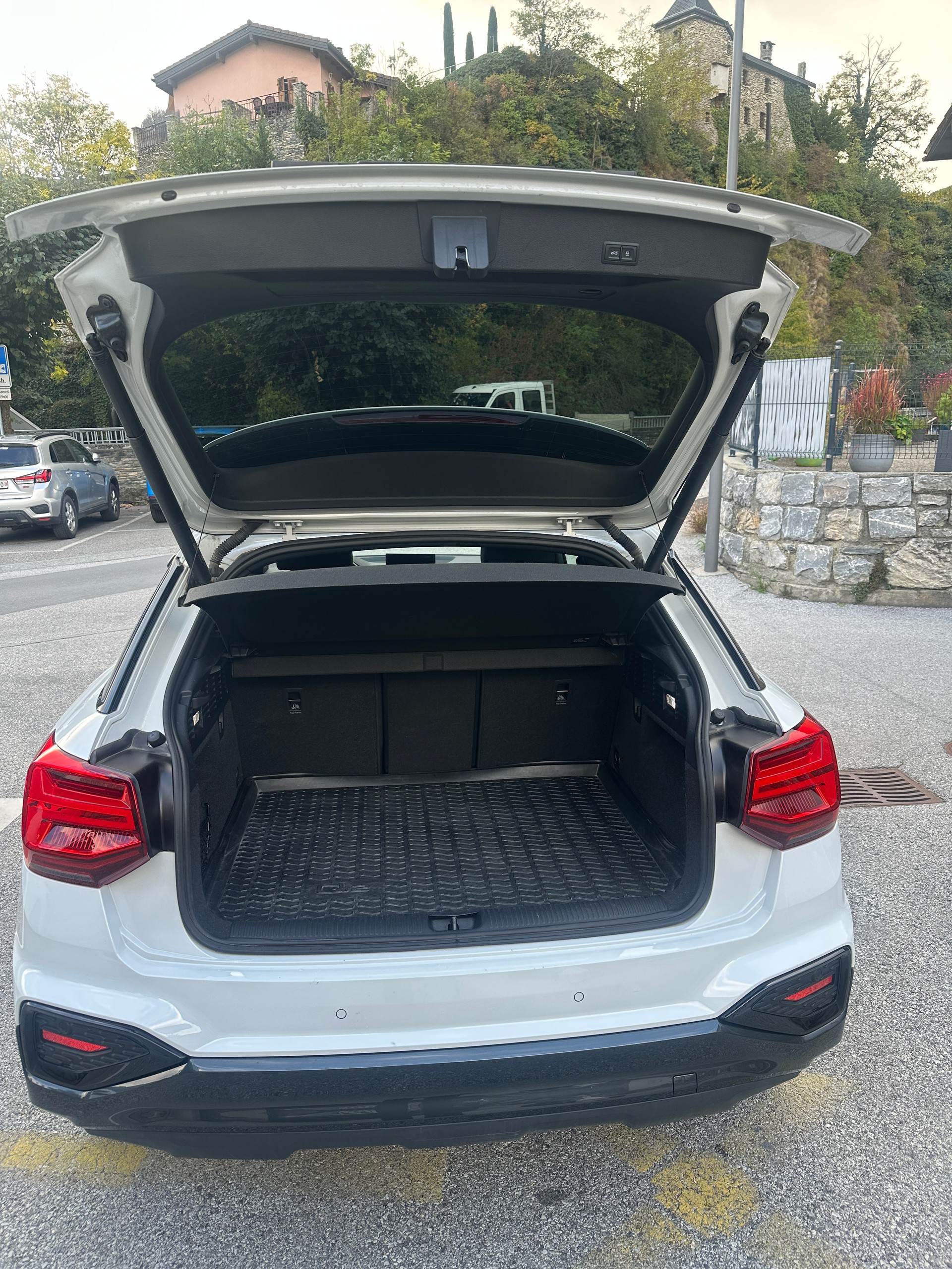 AUDI 2.0 40 TFSI Advanced Attraction quattro S-Tronic-image-3