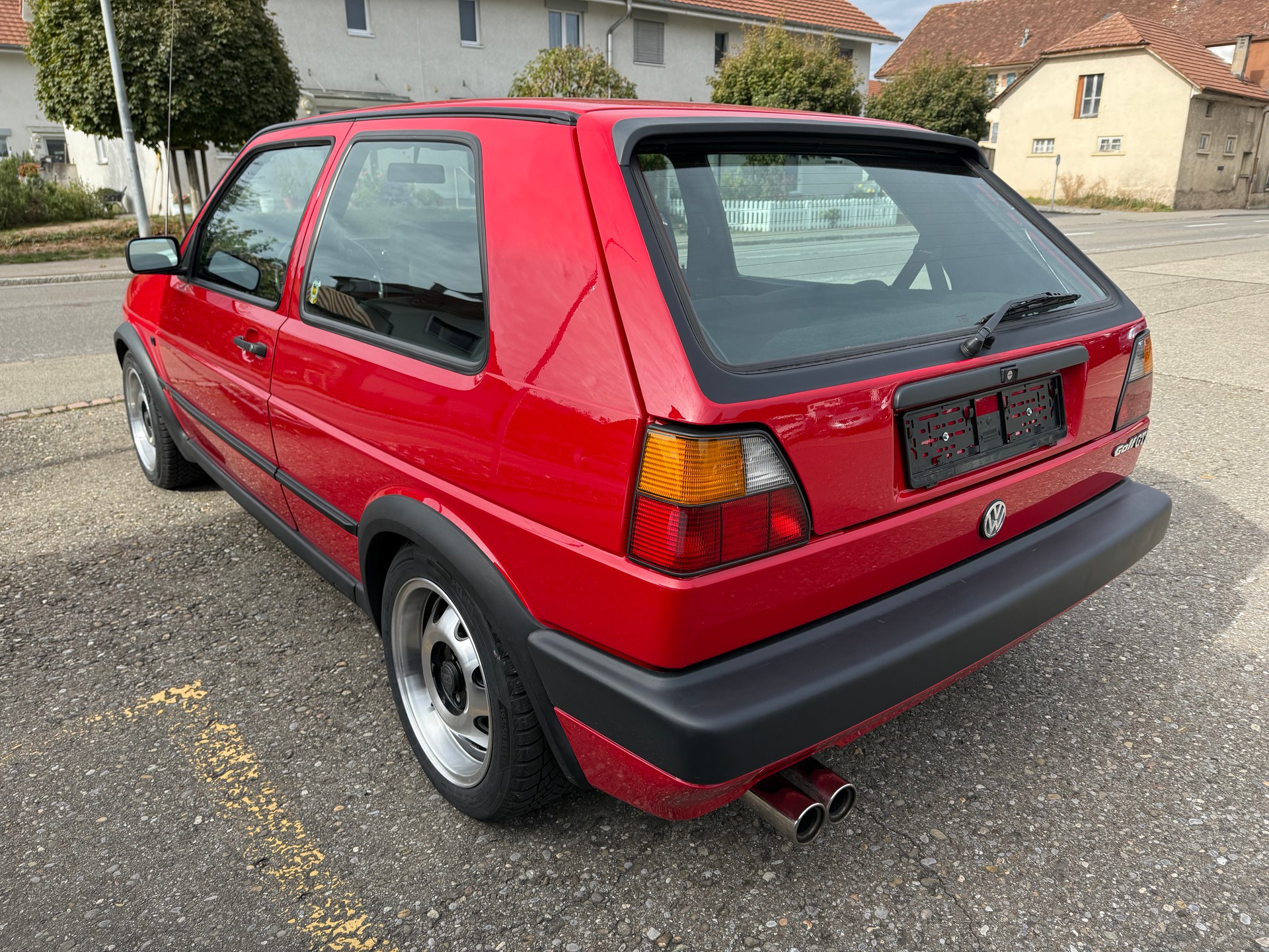 VW Golf GTI-showroom-element-3