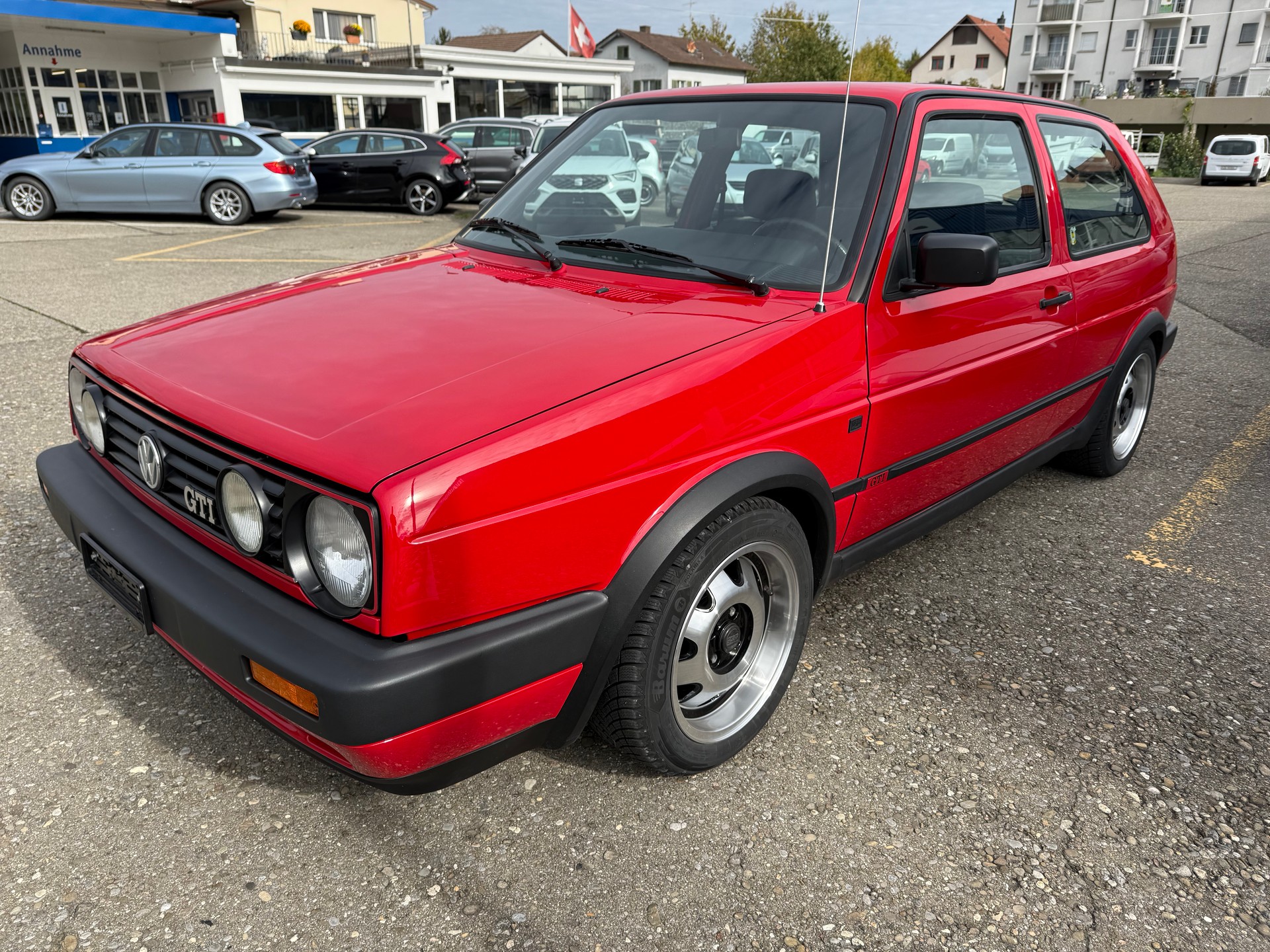 VW Golf GTI-showroom-element-2