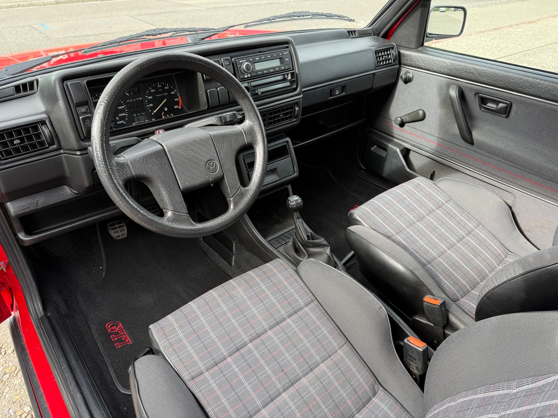 VW Golf GTI-image-6