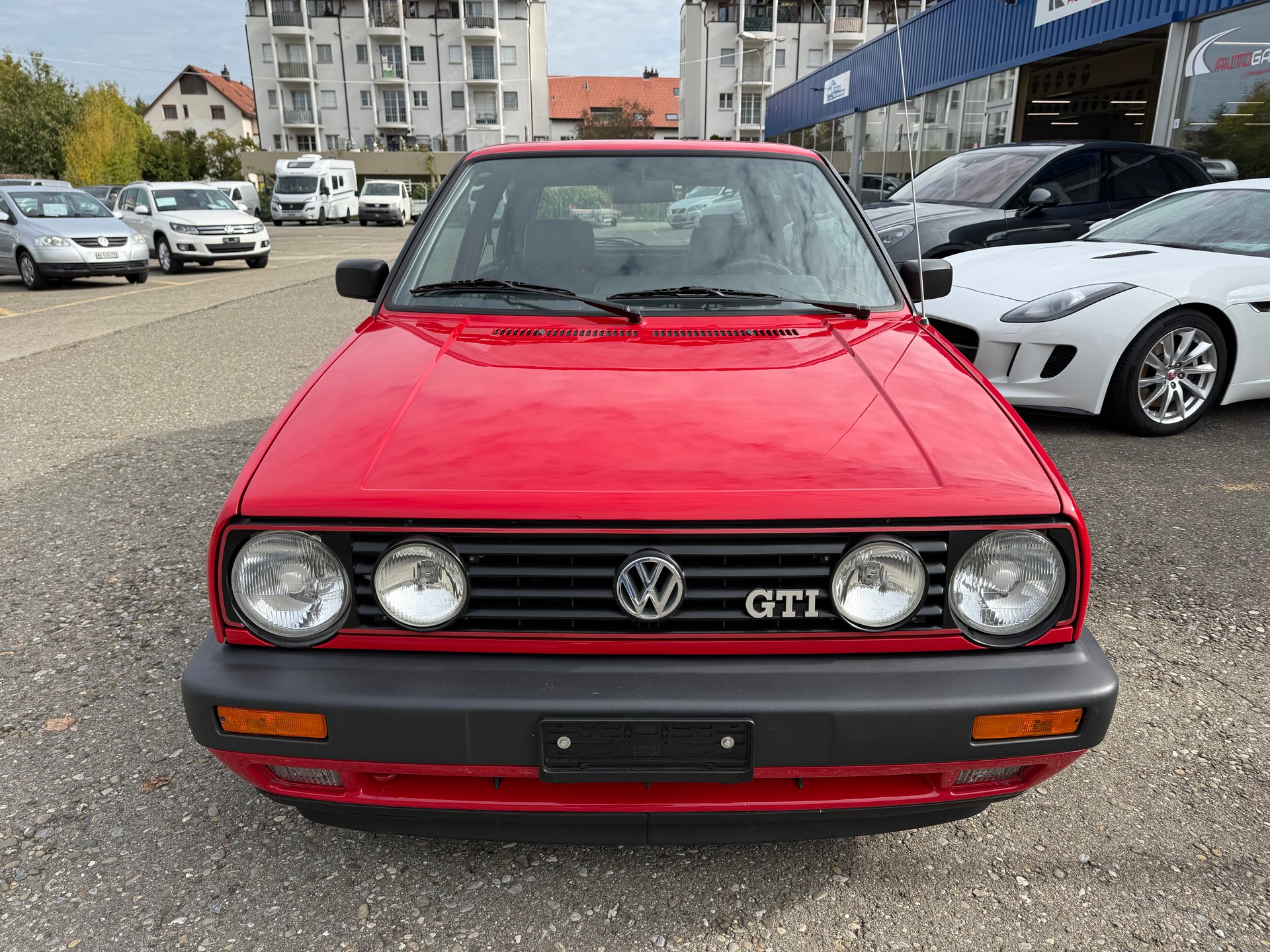 VW Golf GTI-showroom-element-1