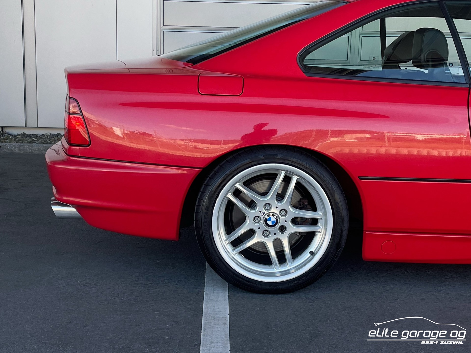 BMW 850i-image-8