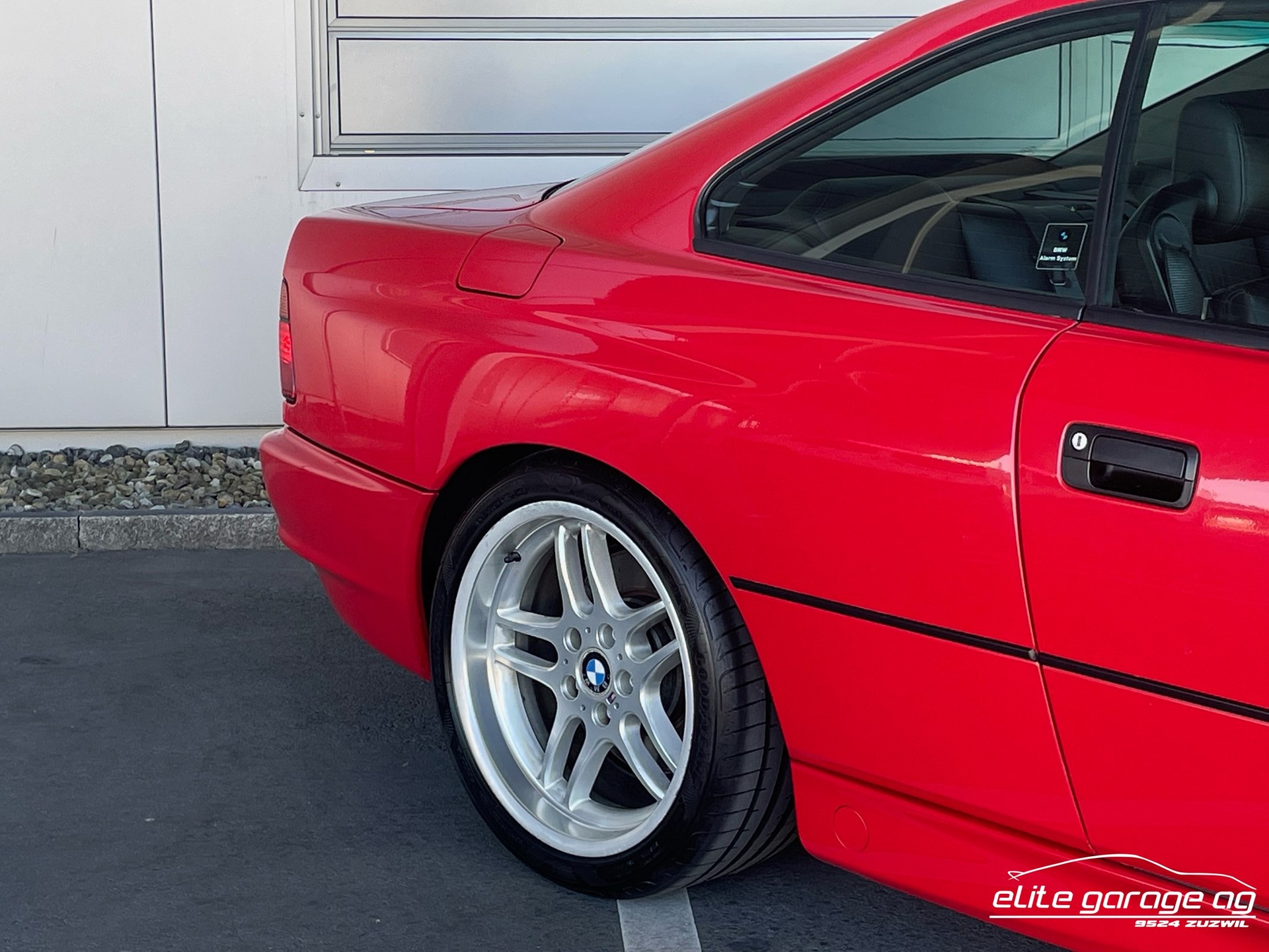 BMW 850i-image-9