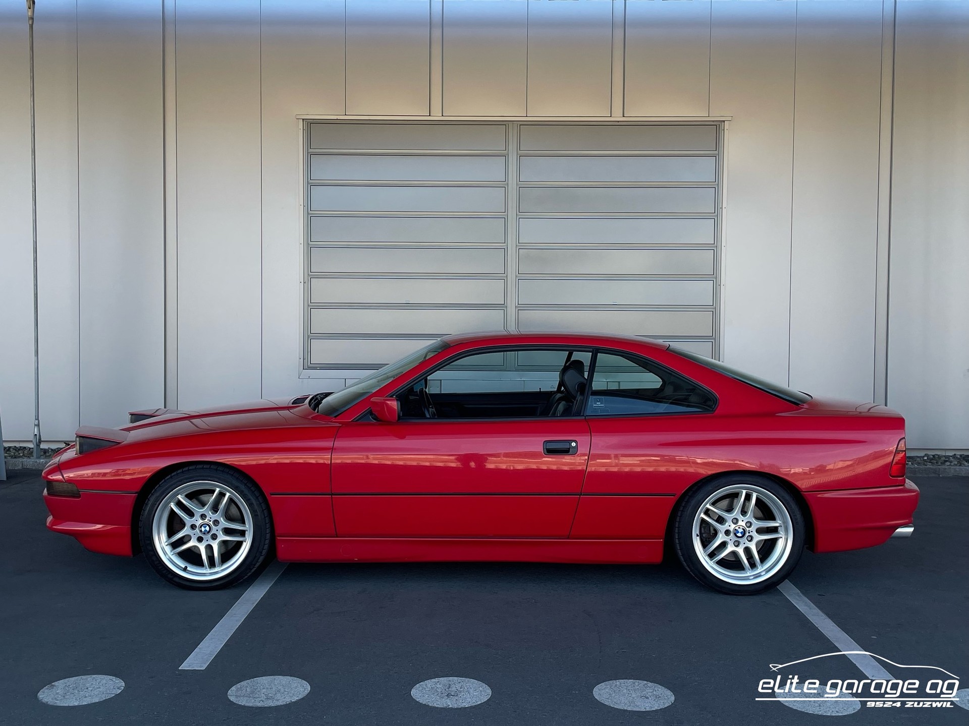 BMW 850i-image-1