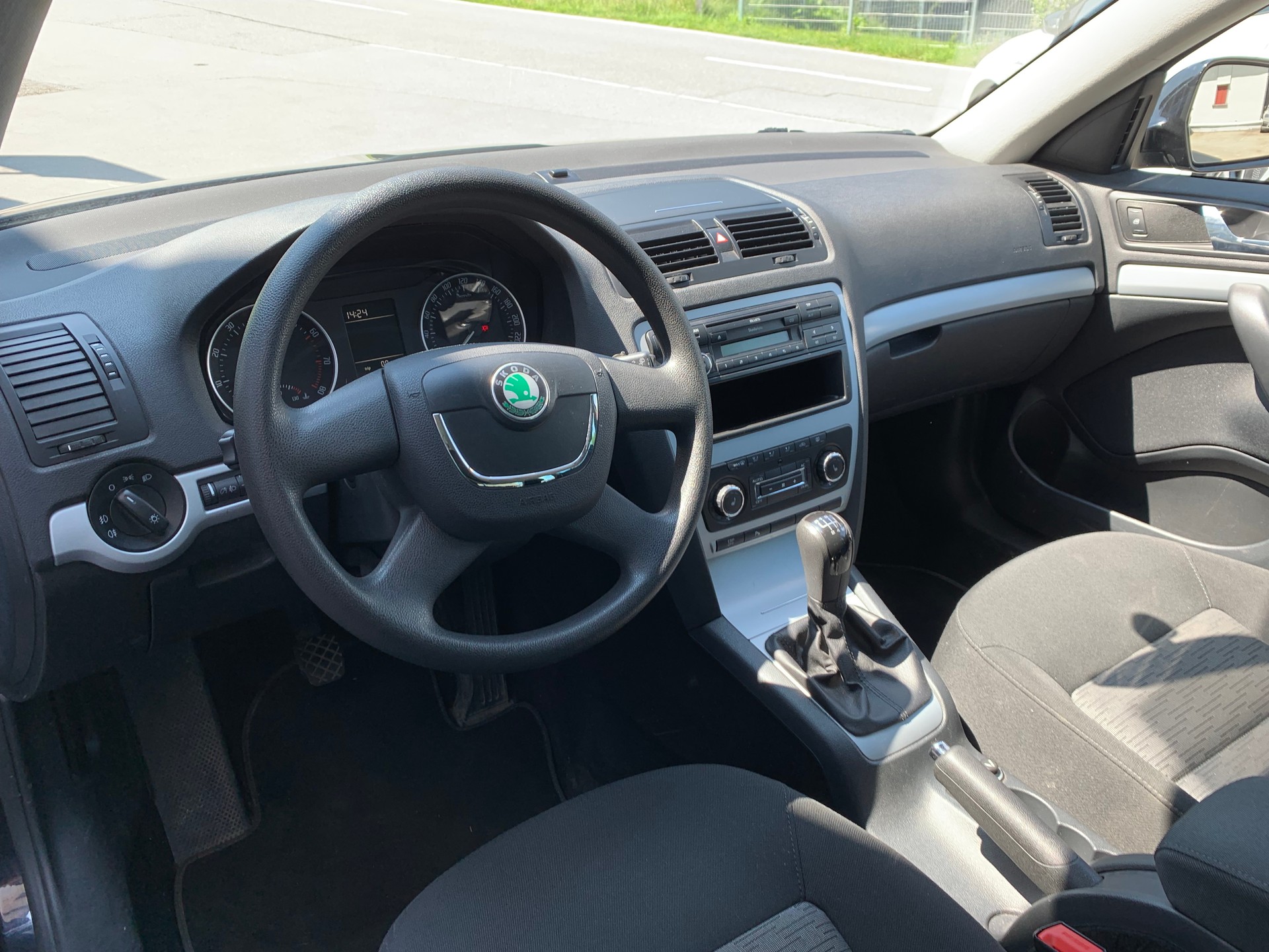SKODA Octavia 1.8 TSI Elegance-image-7