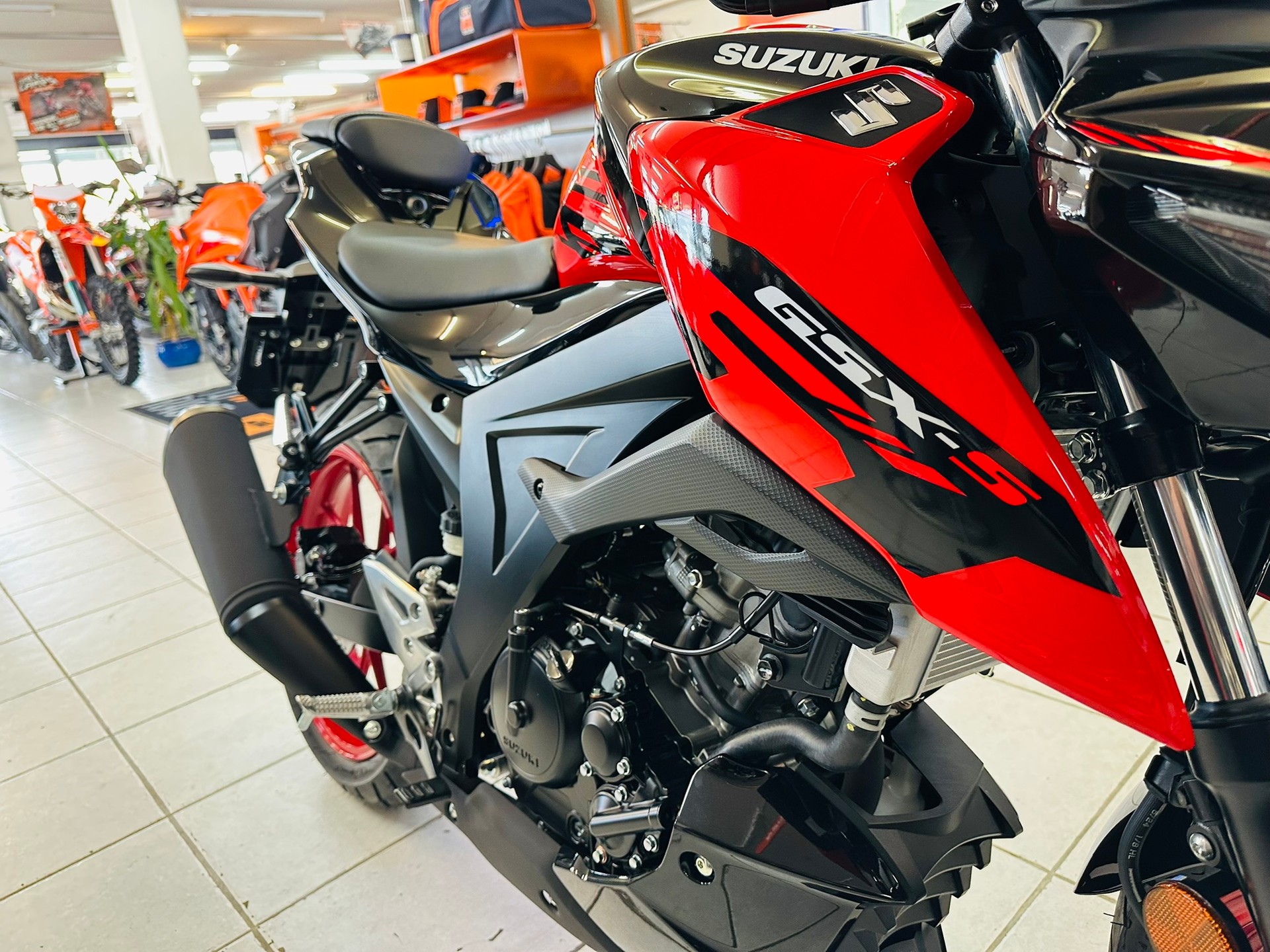 SUZUKI GSX-S 125-image-3