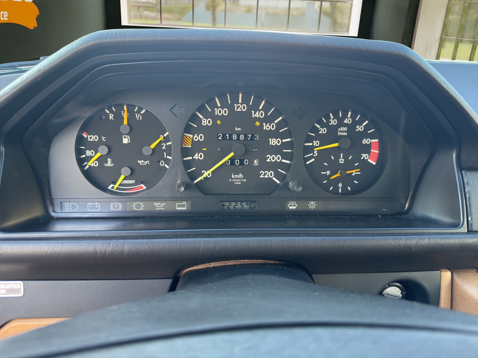 MERCEDES-BENZ 230 CE-image-8