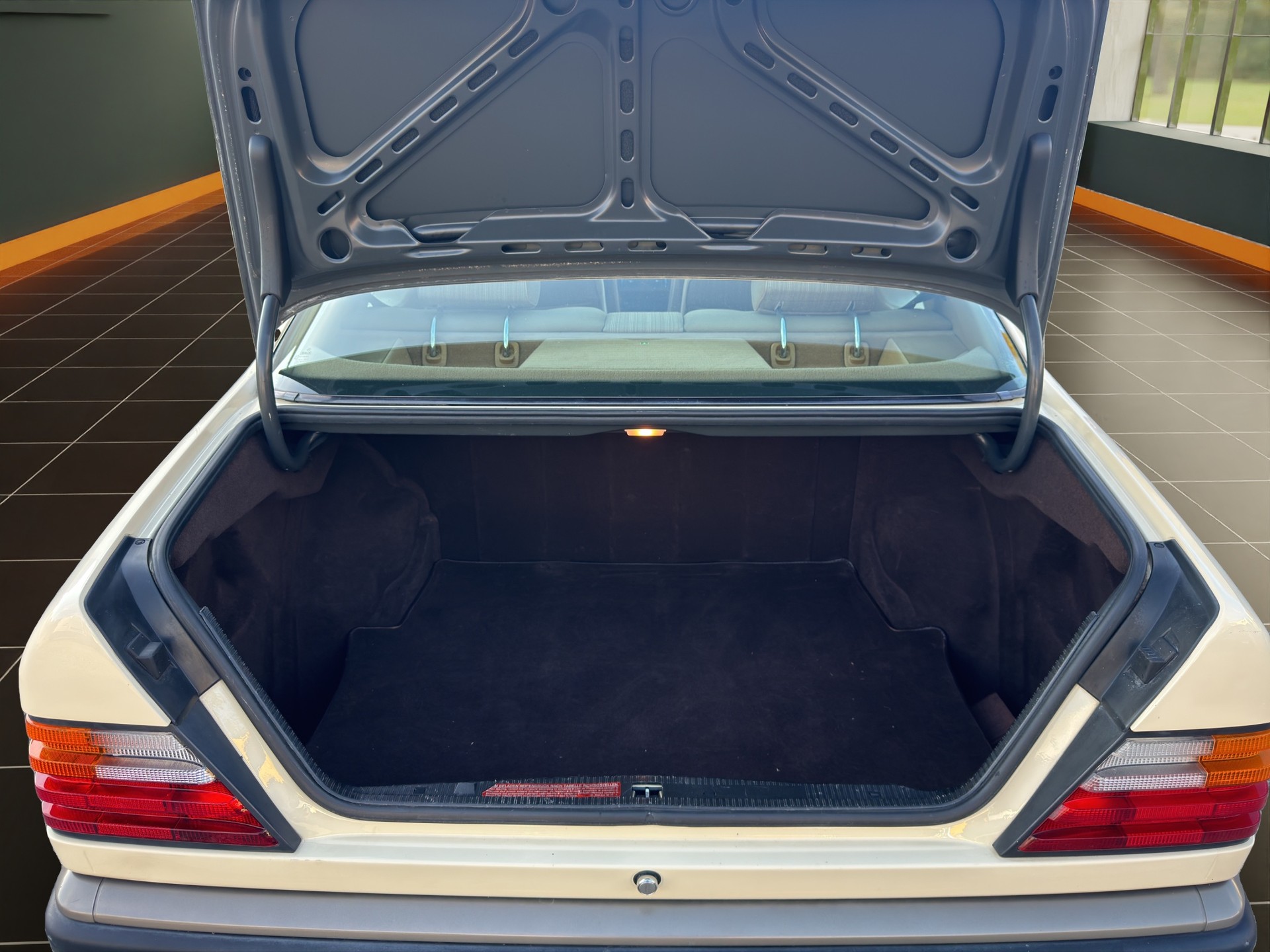 MERCEDES-BENZ 230 CE-image-13