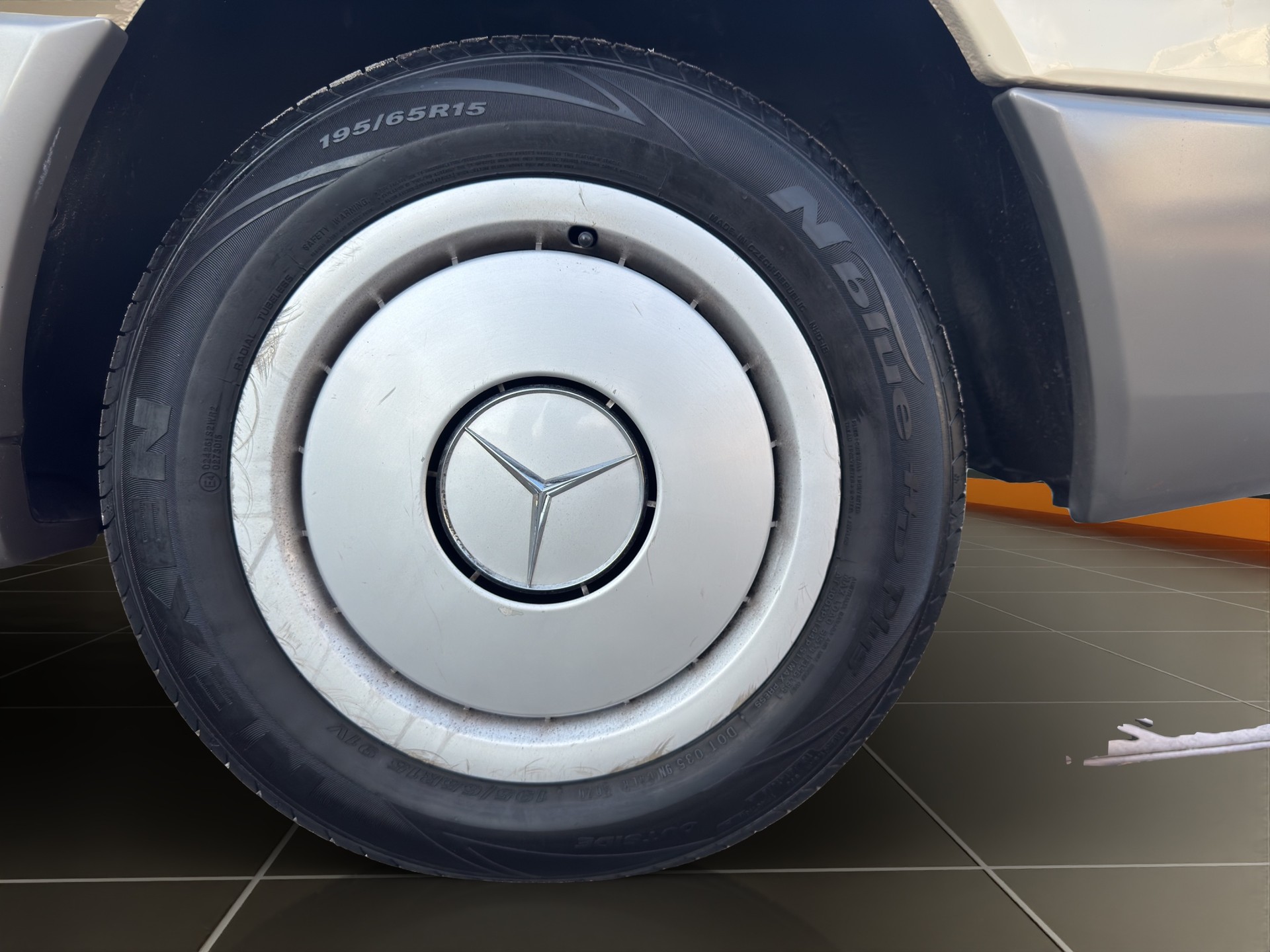 MERCEDES-BENZ 230 CE-image-15