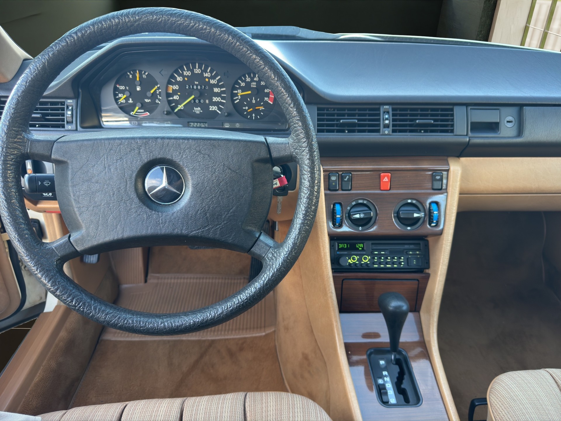 MERCEDES-BENZ 230 CE-image-10