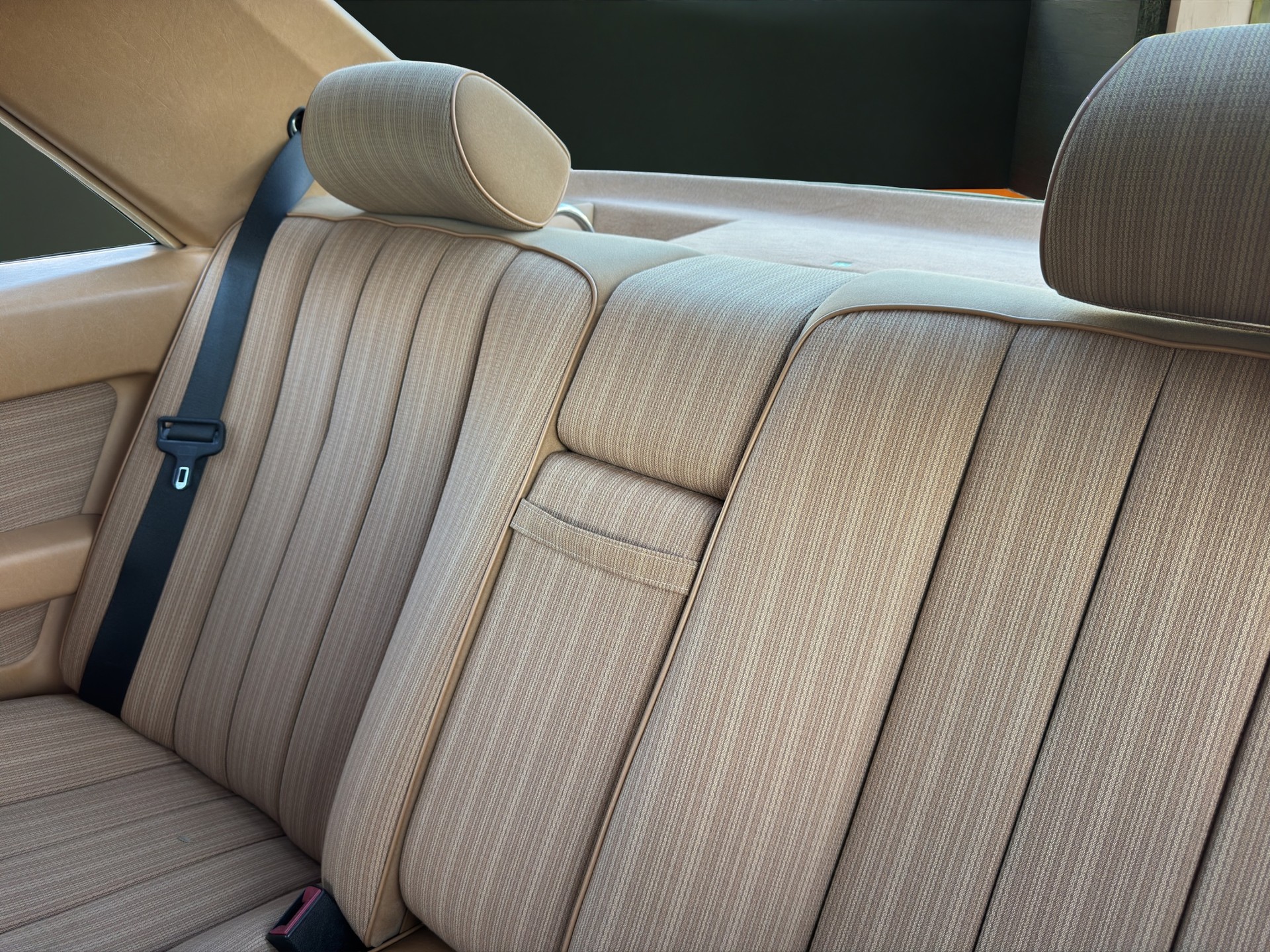 MERCEDES-BENZ 230 CE-image-9