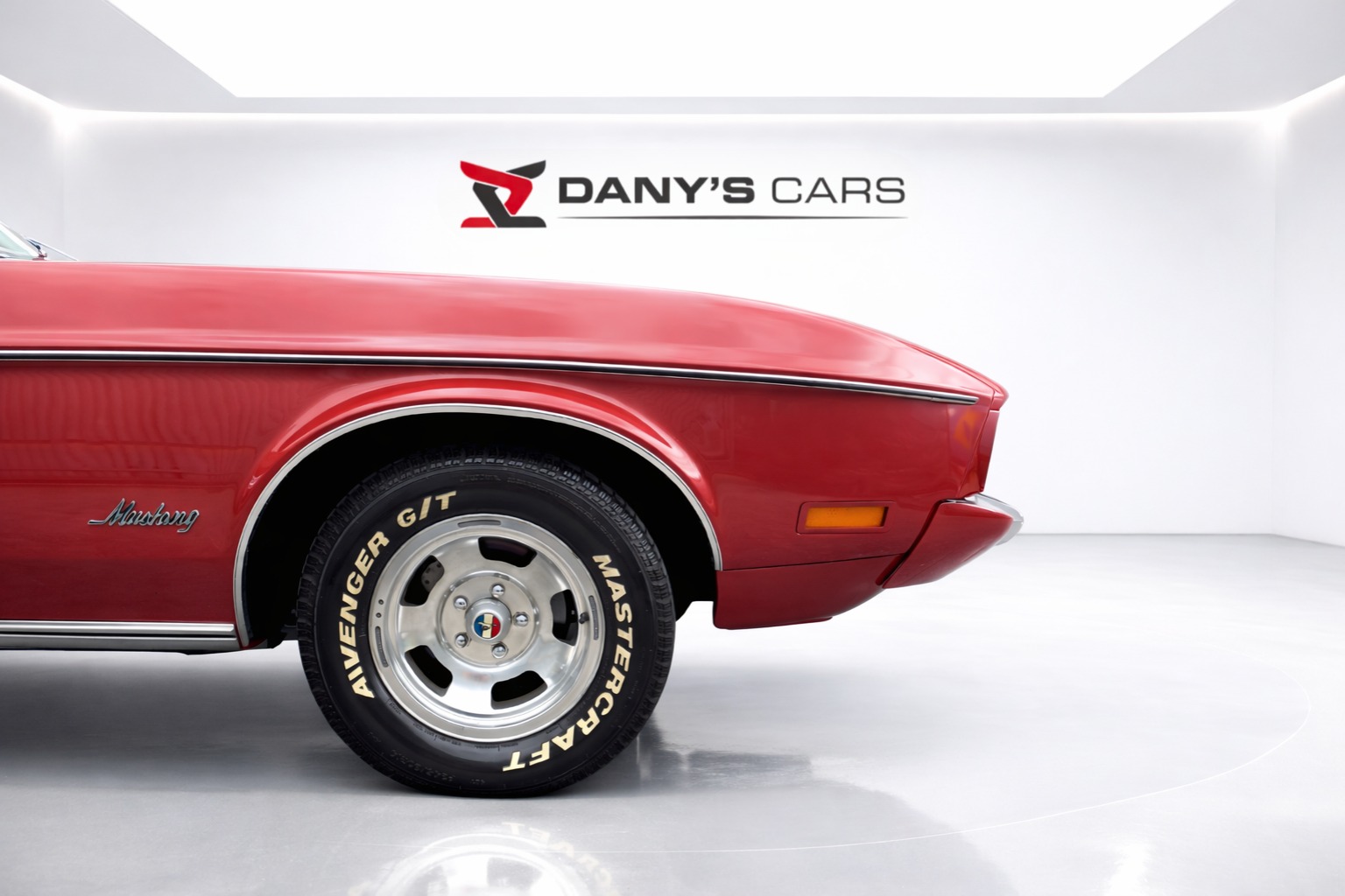 FORD Mustang 5.0 V8 Grandé-showroom-element-3
