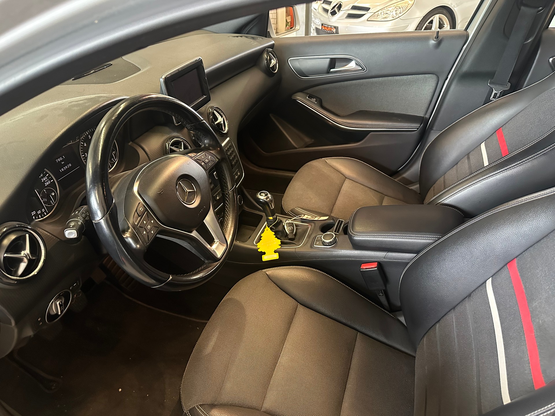 MERCEDES-BENZ A 180 Style-image-6