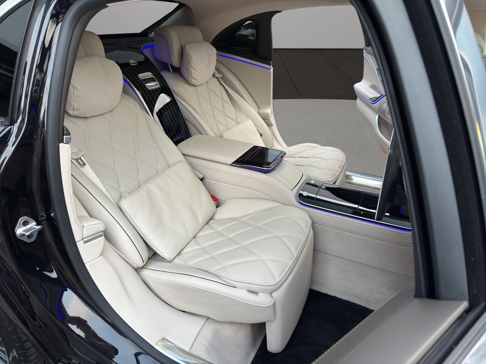 MERCEDES-BENZ S 580 4Matic Maybach 9G-Tronic-image-17