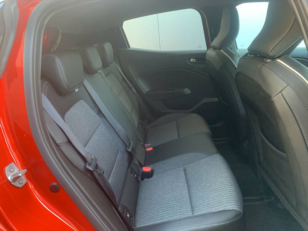 MITSUBISHI Colt 1.6 HEV Instyle-image-6