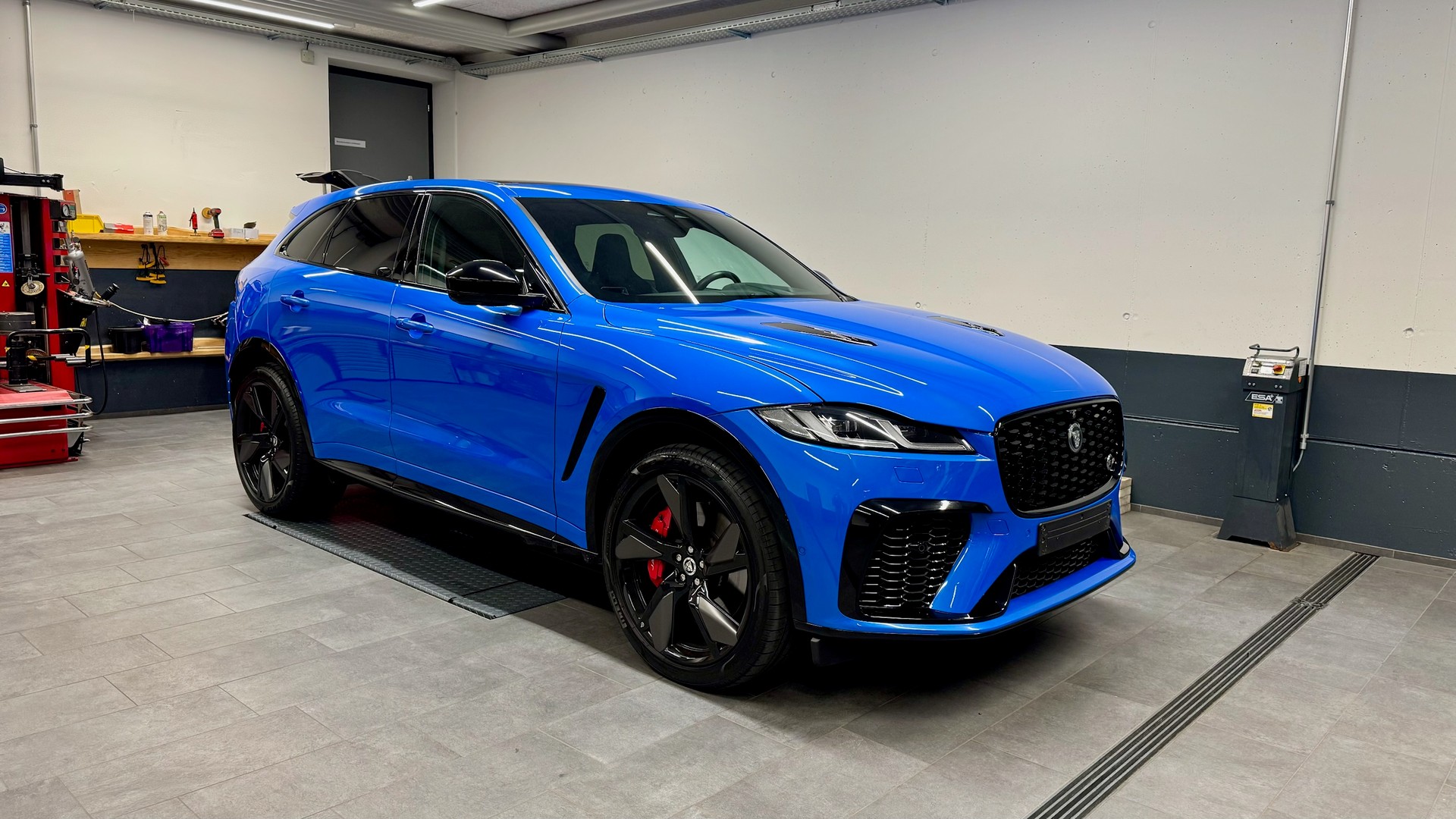 JAGUAR F-Pace 5.0 V8 SVR P550 AWD 5 Jahre Werksgarantie ab 1. Inv. oder 150'000km