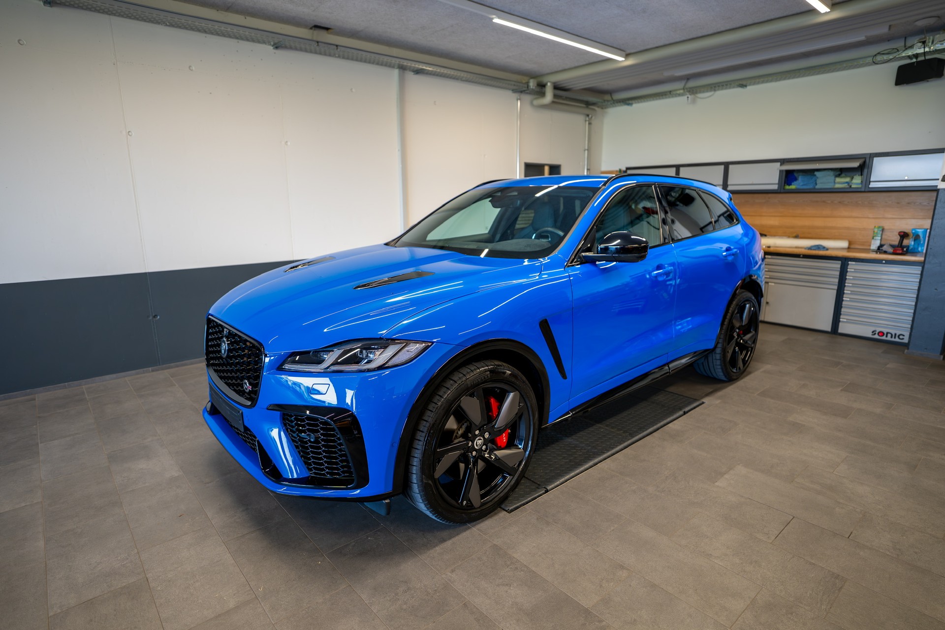 JAGUAR F-Pace 5.0 V8 SVR P550 AWD 5 Jahre Werksgarantie ab 1. Inv. oder 150'000km