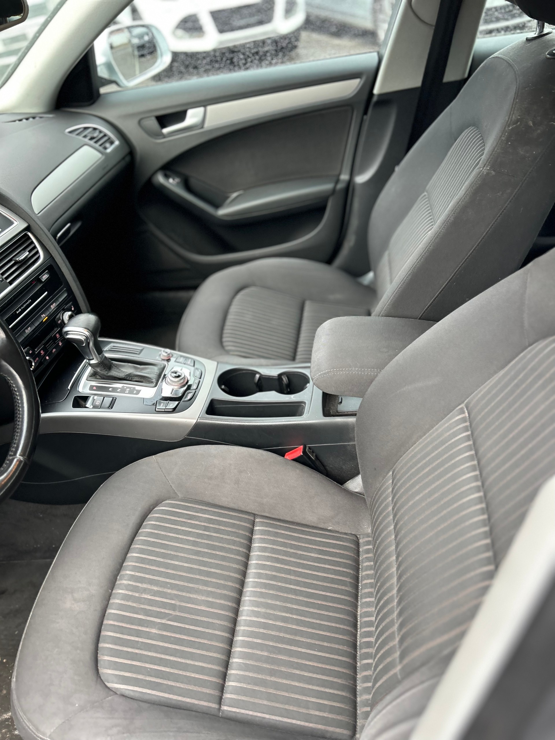 AUDI A4-image-10