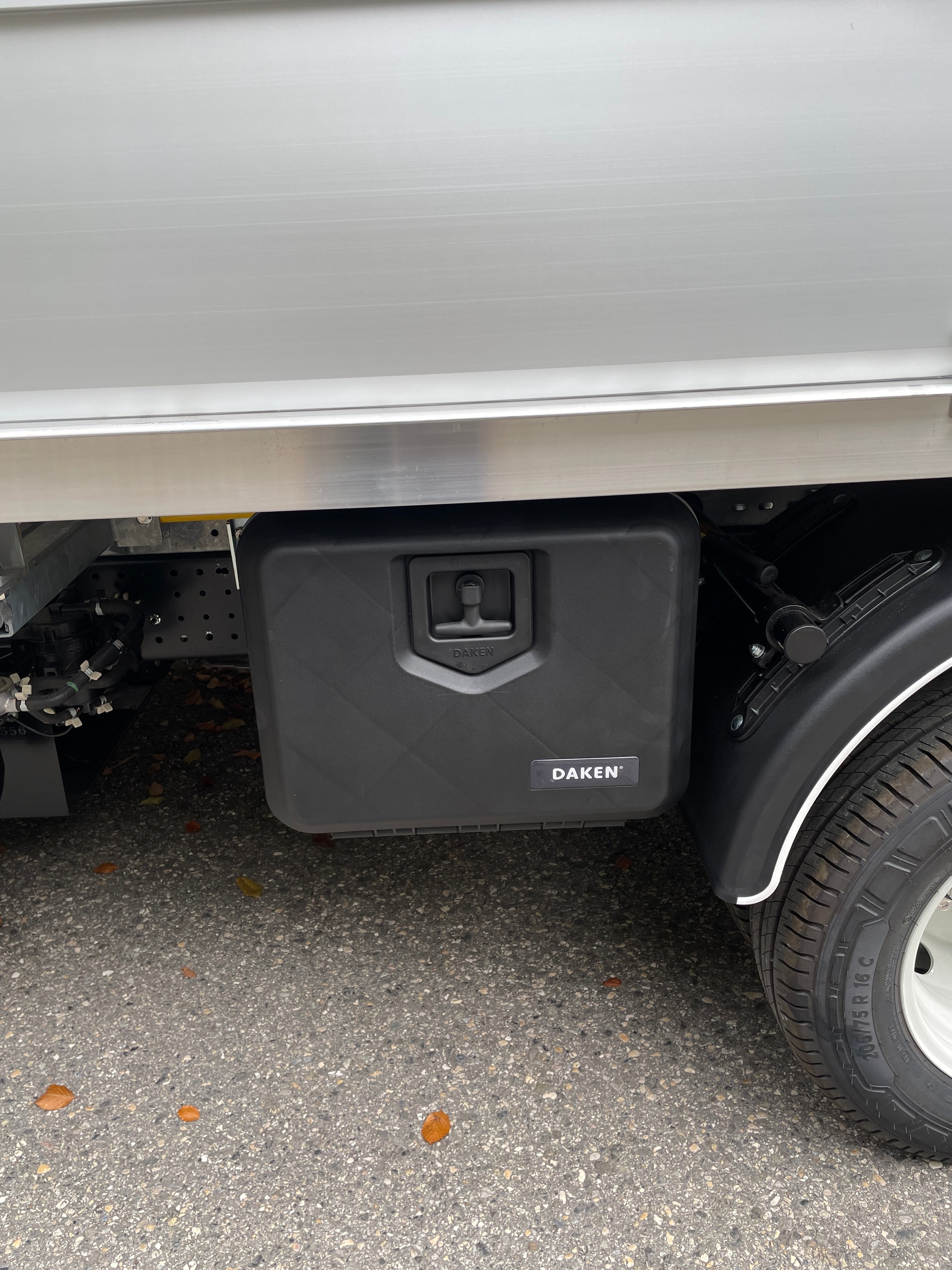ISUZU NEW GENERATION M27, 3'500kg de charge de remorquage, garanties d'essieu élevées, équipement haut de gamme-image-5