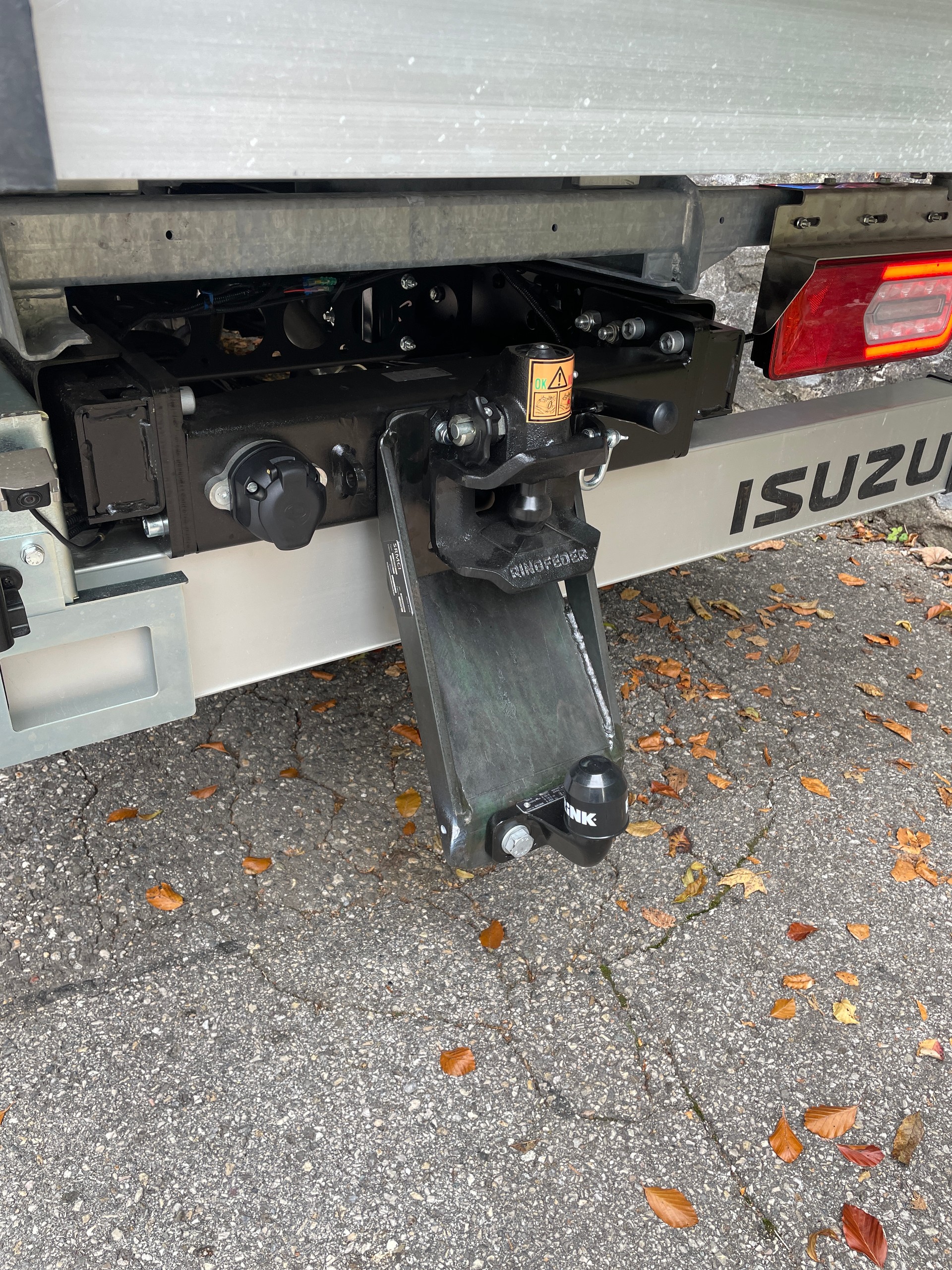 ISUZU NEW GENERATION M27, 3'500kg de charge de remorquage, garanties d'essieu élevées, équipement haut de gamme-image-6