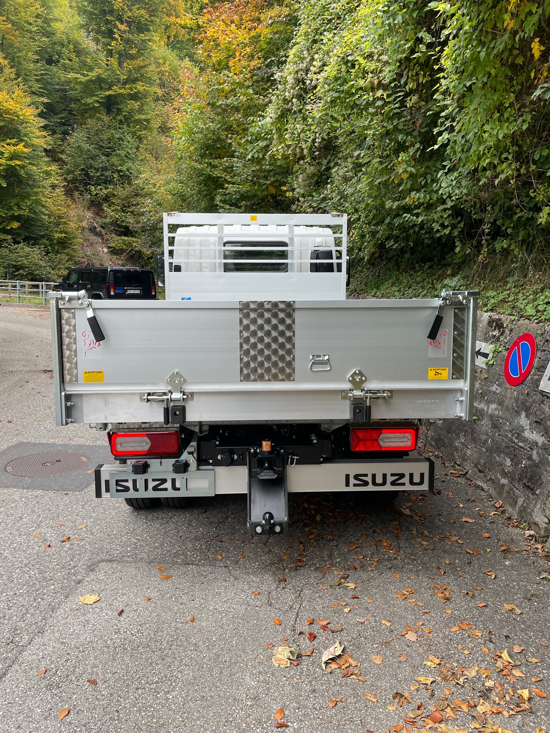 ISUZU NEW GENERATION M27, 3'500kg de charge de remorquage, garanties d'essieu élevées, équipement haut de gamme-image-4