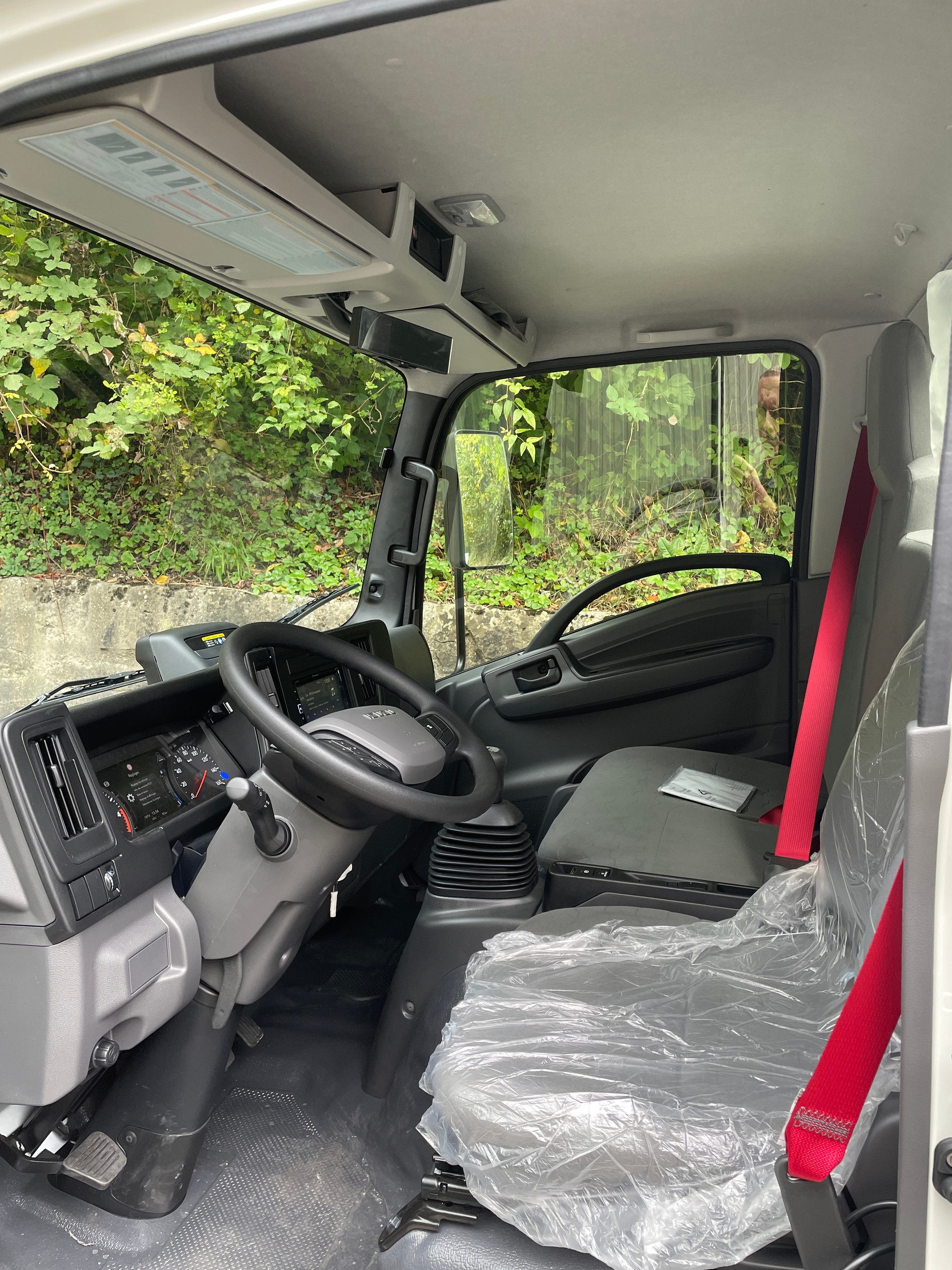 ISUZU NEW GENERATION M27, 3'500kg de charge de remorquage, garanties d'essieu élevées, équipement haut de gamme-image-7