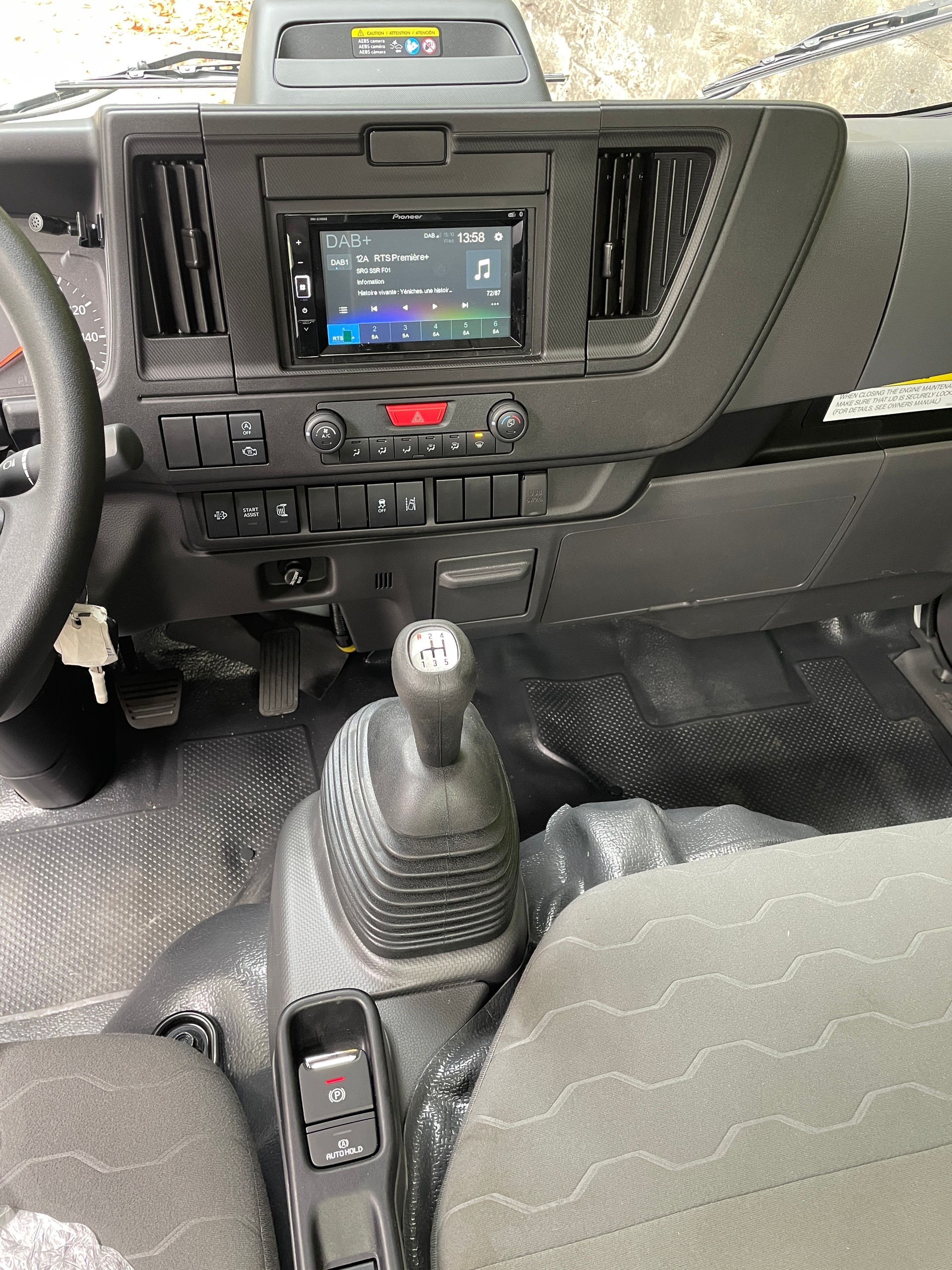 ISUZU NEW GENERATION M27, 3'500kg de charge de remorquage, garanties d'essieu élevées, équipement haut de gamme-image-8