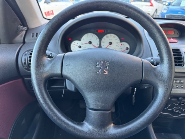 PEUGEOT 206 1.4 16V Premium-image-8