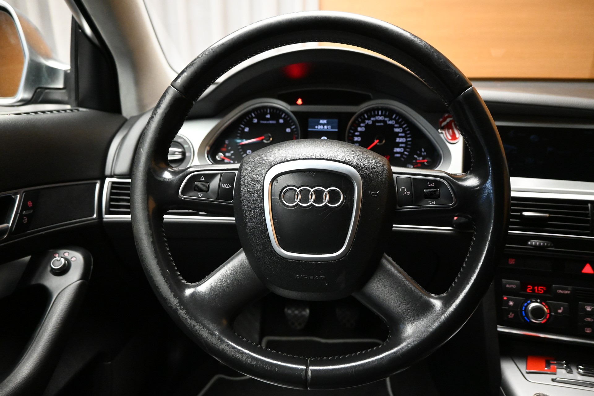 AUDI A6 Limousine 2.0 TFSI-image-9