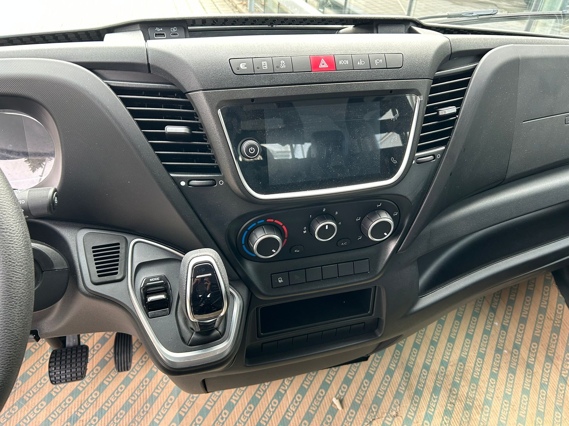IVECO 35 S 16 H3.0 A8 D 3450-image-10