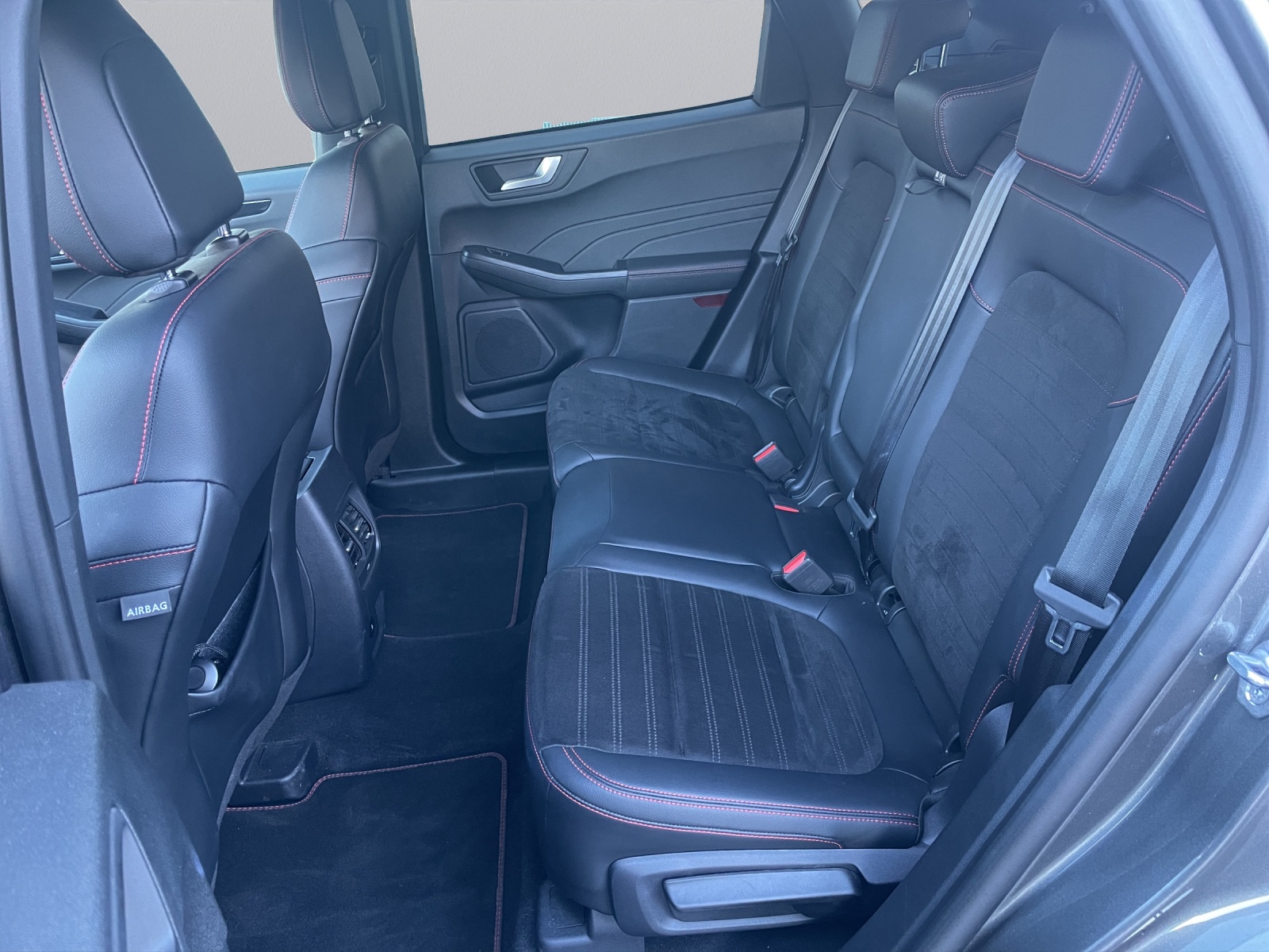 FORD Kuga 2.5 Hybrid ST-Line X 4x4-image-15