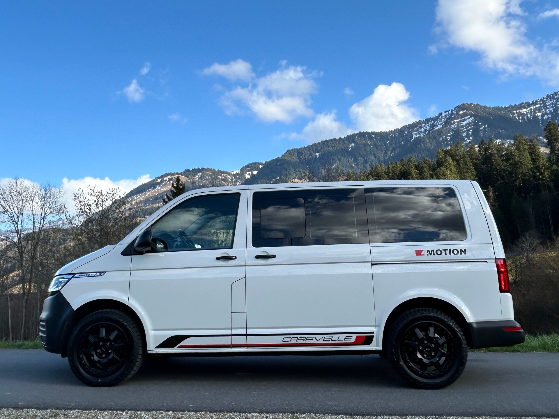 VW T6.1 2.0 TDI Caravelle 4Motion Trendline-image-3