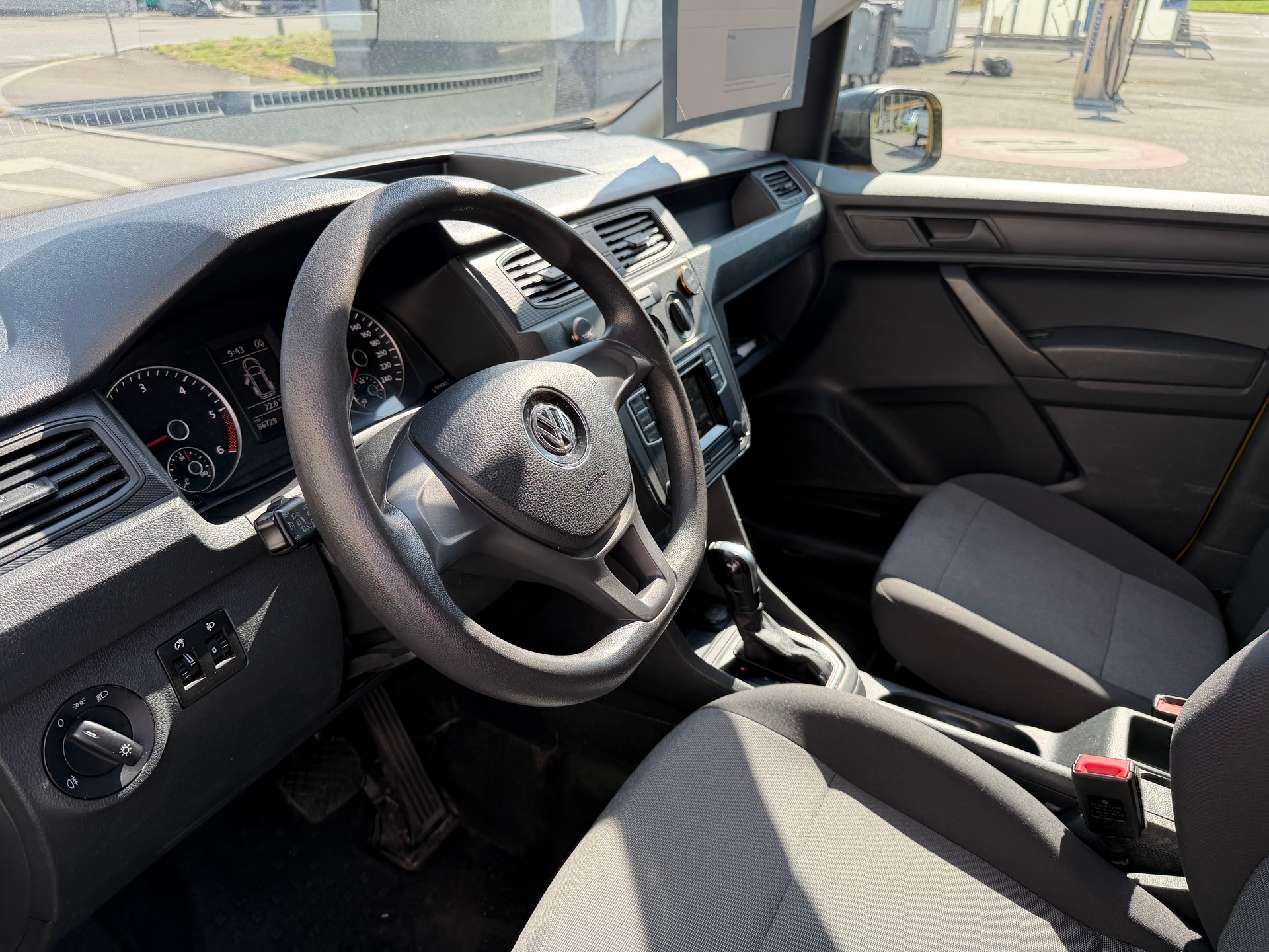 VW Caddy 2.0TDI 4Motion BlueMotion DSG AUTOMATIQUE-image-32