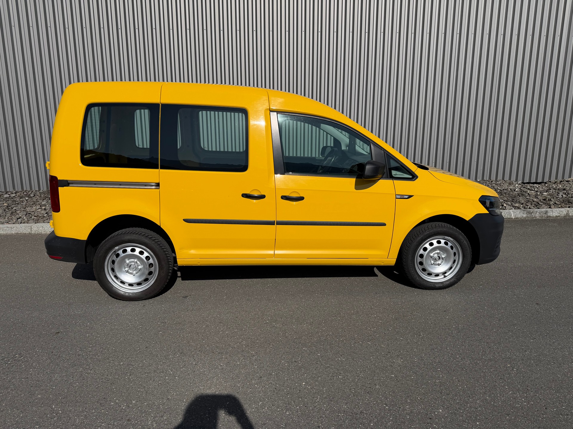 VW Caddy 2.0TDI 4Motion BlueMotion DSG AUTOMATIQUE-image-4