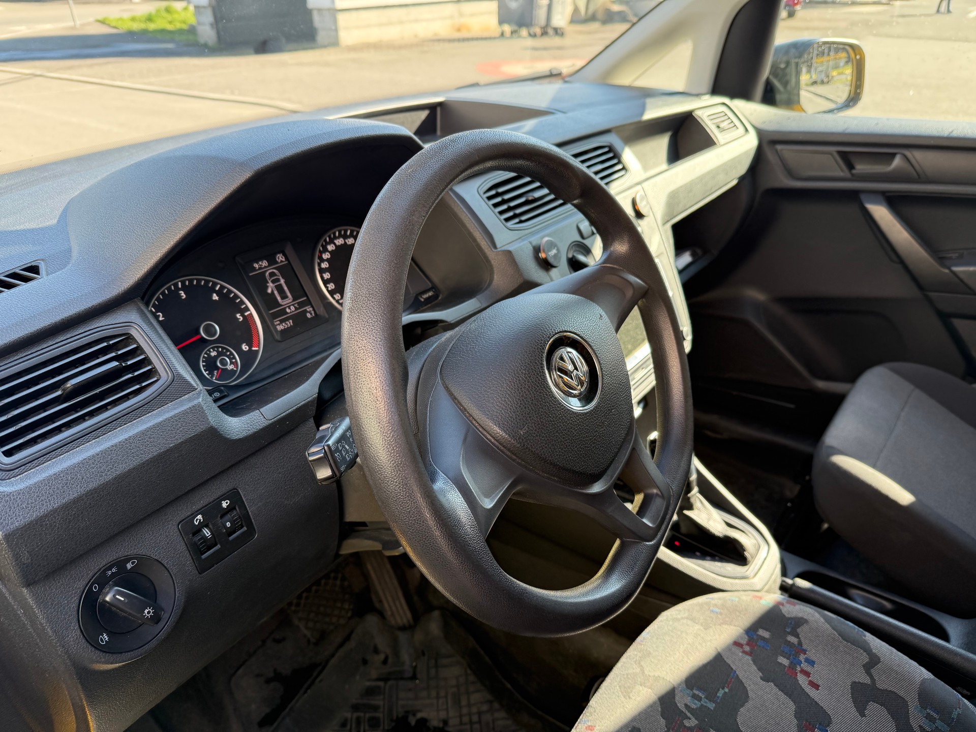 VW Caddy 2.0TDI 4Motion BlueMotion Technology DSG-image-17
