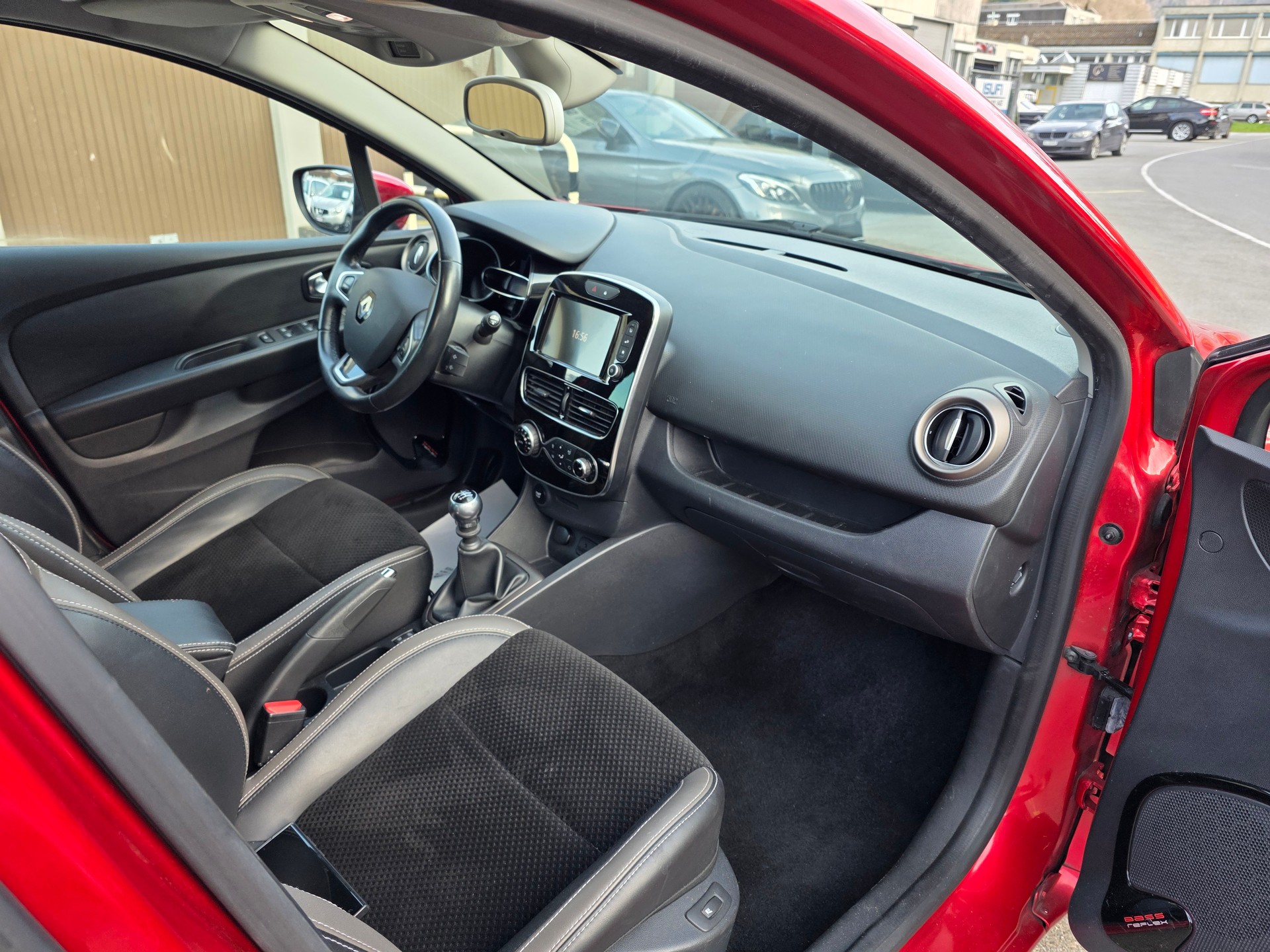 RENAULT Clio 1.2 16V T Swiss Edition 120ps / Frisch ab MFK-image-11