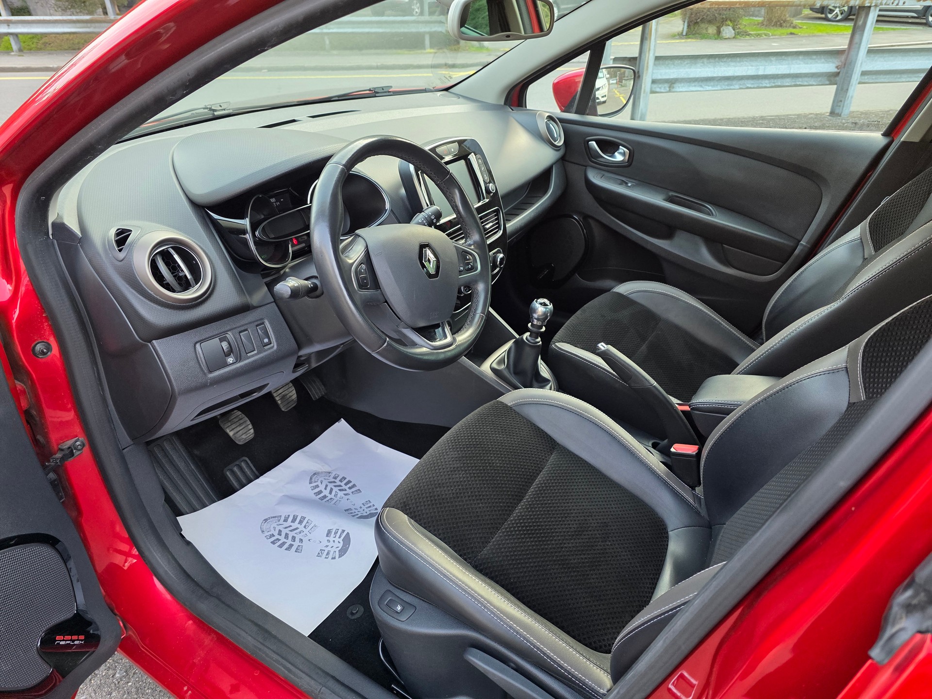 RENAULT Clio 1.2 16V T Swiss Edition 120ps / Frisch ab MFK-image-8