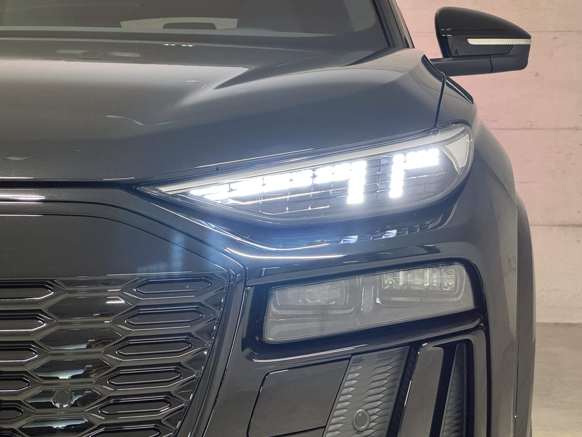 AUDI SQ6 Sportback e-tron quattro-image-5
