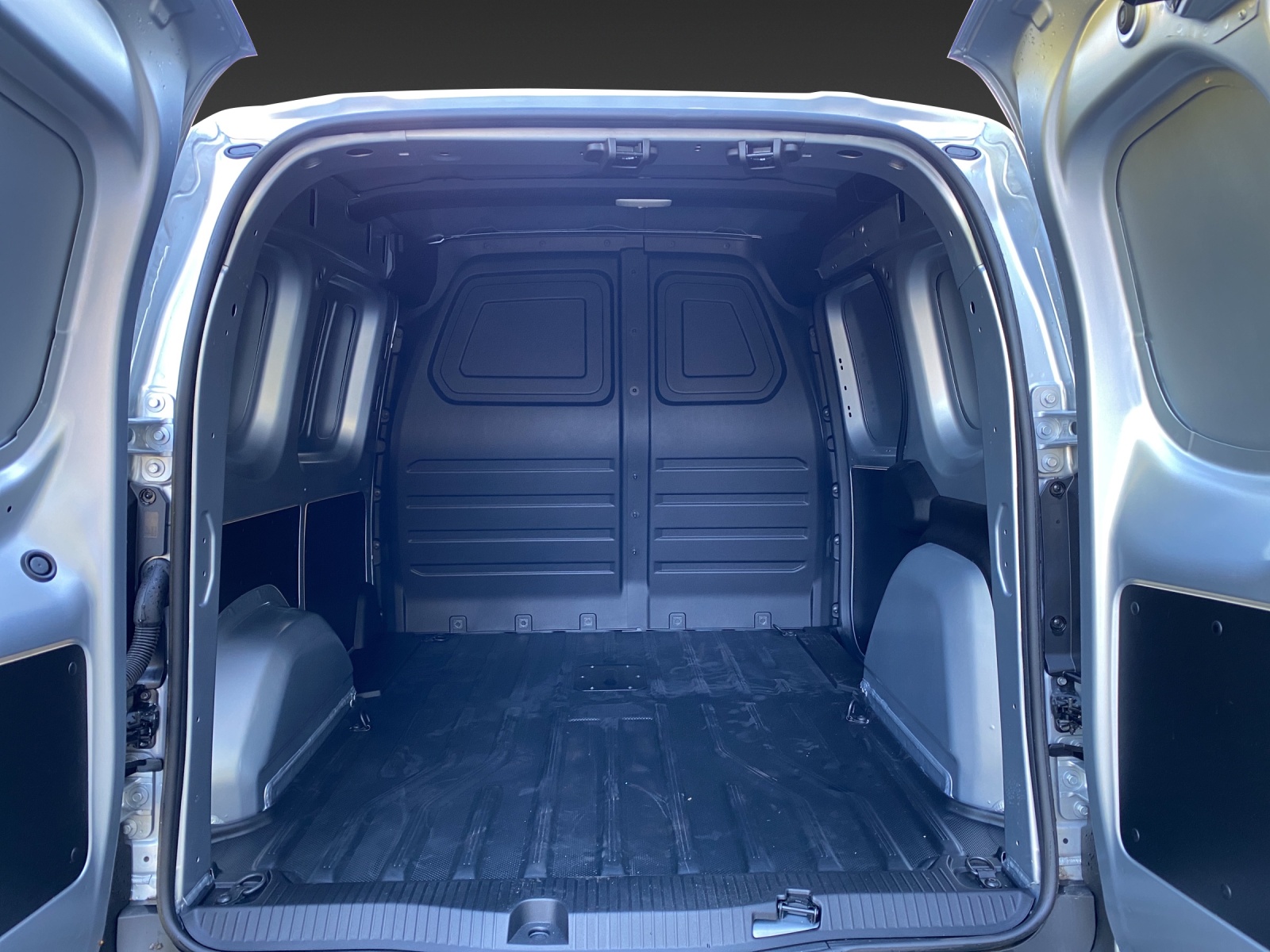 NISSAN Townstar EV45 kWh 22kW L1 Acenta-image-15