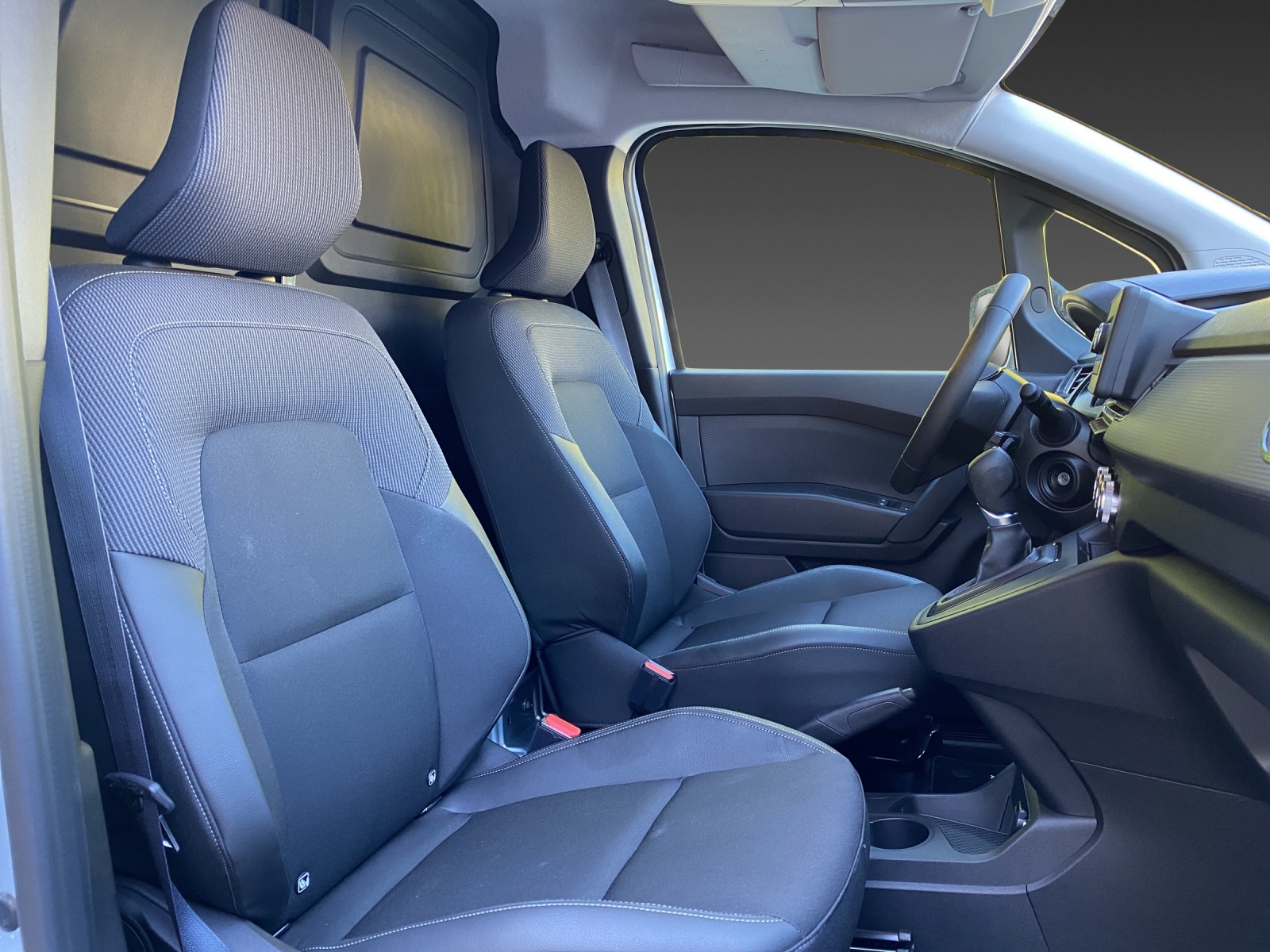 NISSAN Townstar EV45 kWh 22kW L1 Acenta-image-9